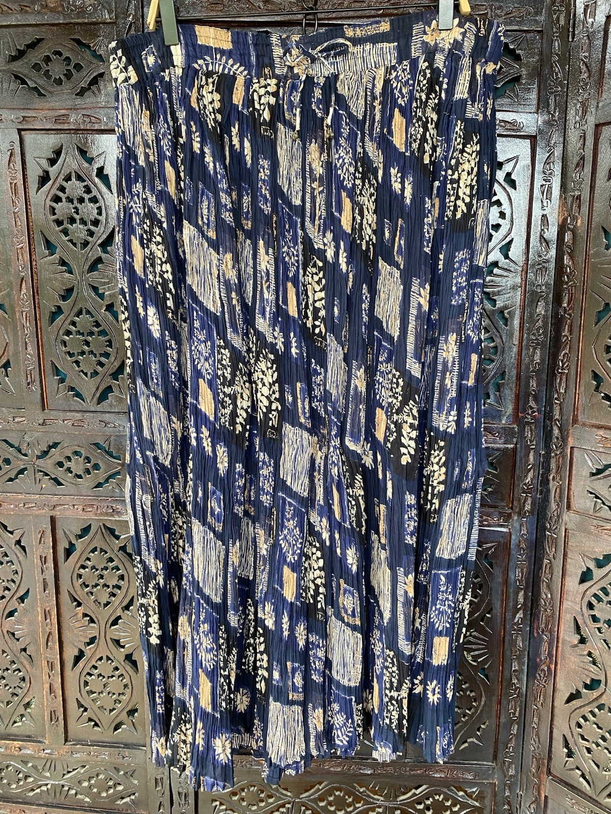VTG 100 Cotton Crinkle Midi Skirt Womens L Broomstick Bell Tassel Boho Navy Leaf