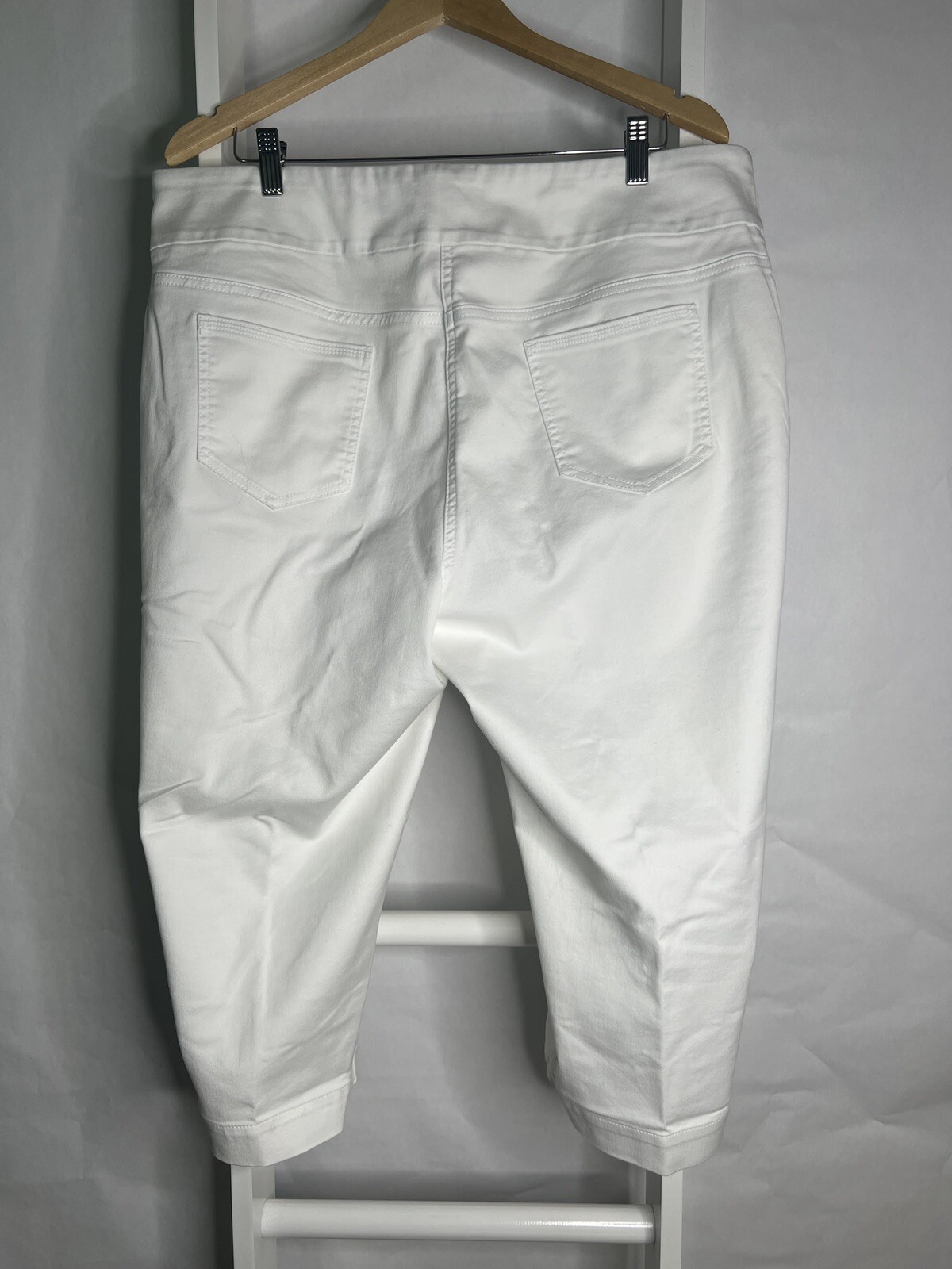 Westbound Crop Pants Woman 20W White Stretch Pockets 21 in Inseam Med Wt Fabric