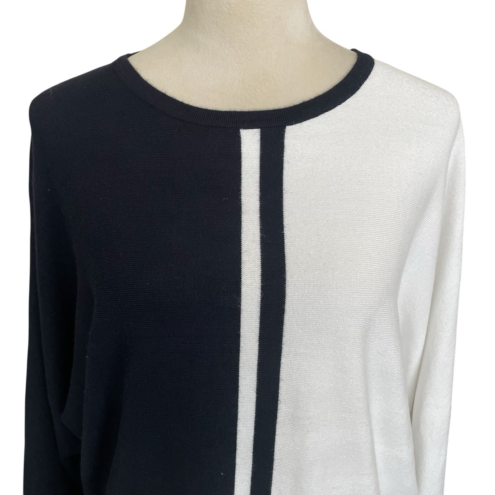 Magaschoni Two Tone Elegant Minimalist Black White Women’s Knit Top Size M