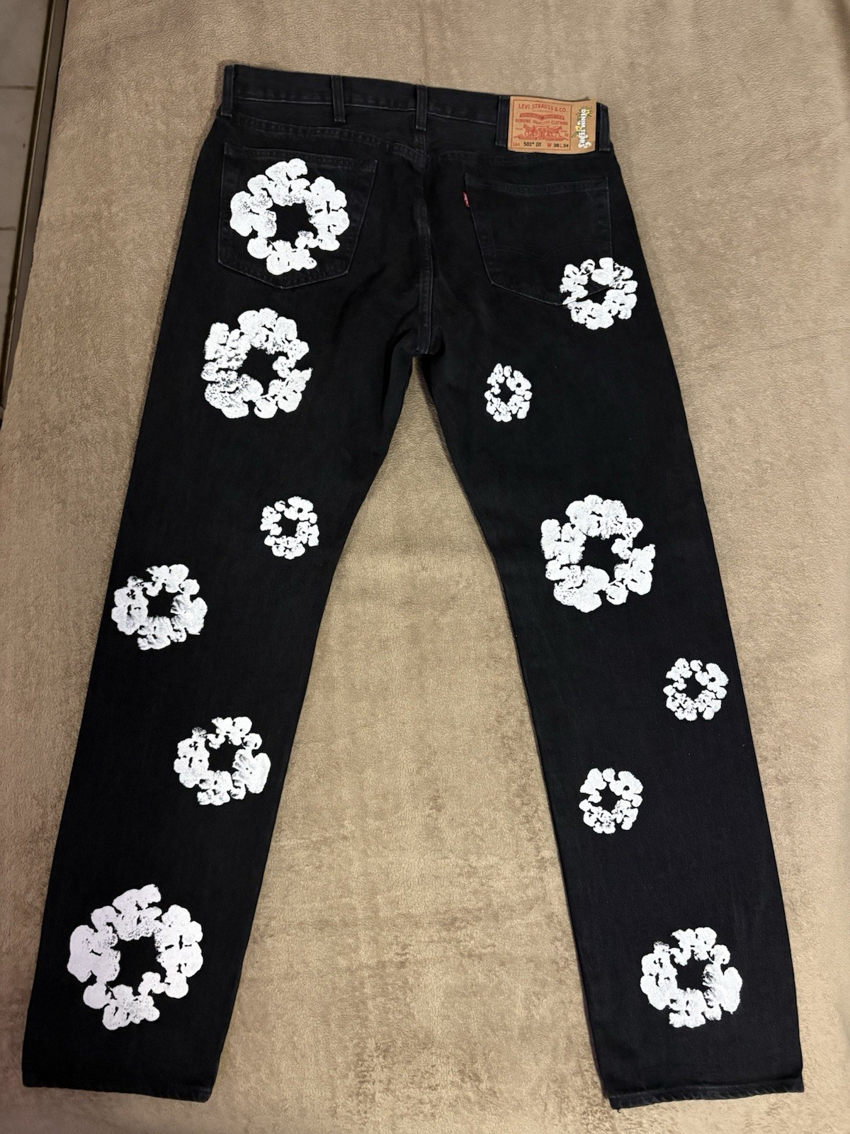 (SLIGHTLY WORN) Black Denim Tears x Levi’s Cotton Wreath Jeans. Size 38×34