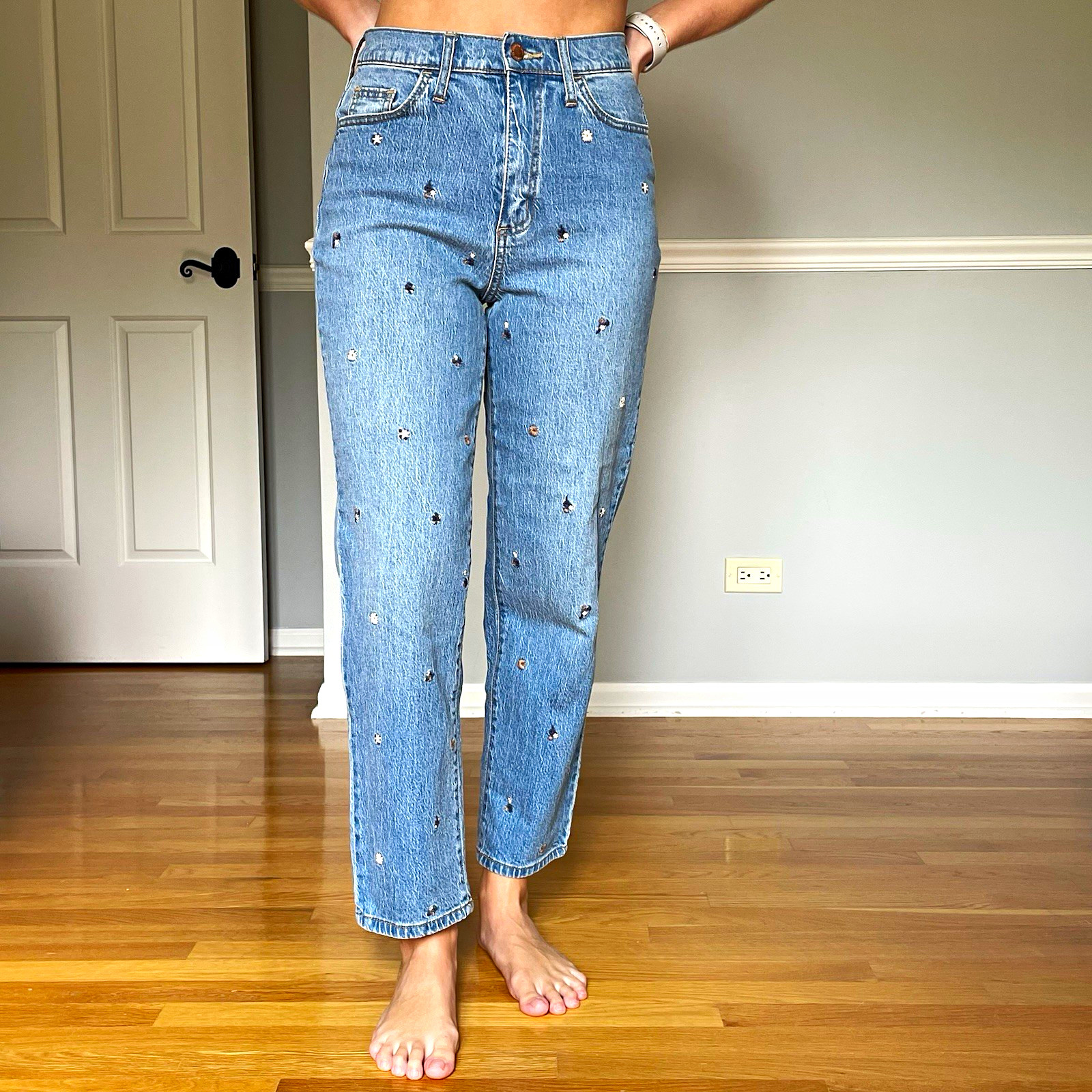 Universal Thread Vintage Straight Jeans Women’s 2/26R Light Wash Blue