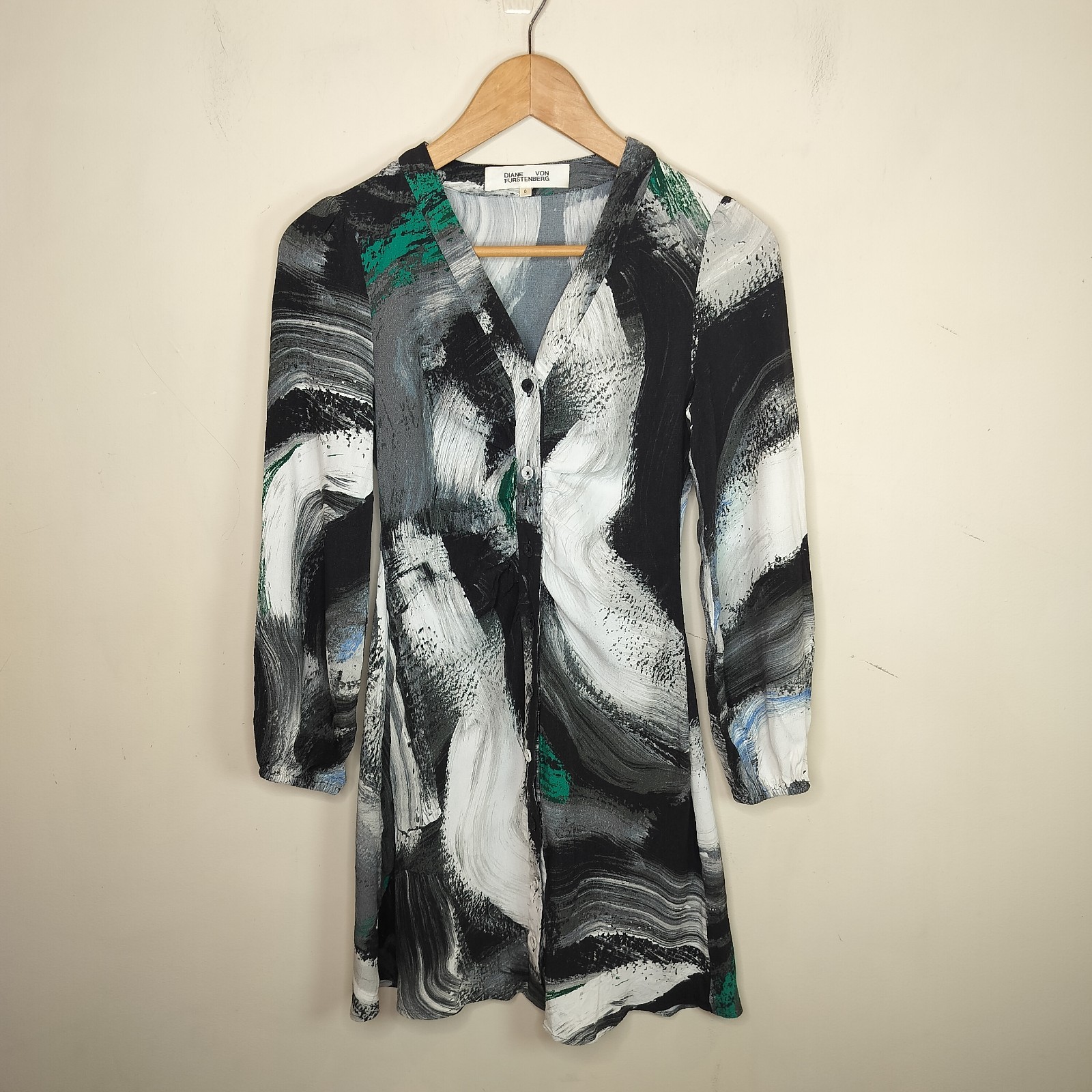 Diane von Furstenberg Dress Size 0 Brush Stroke Pattern Button Up Long Sleeve