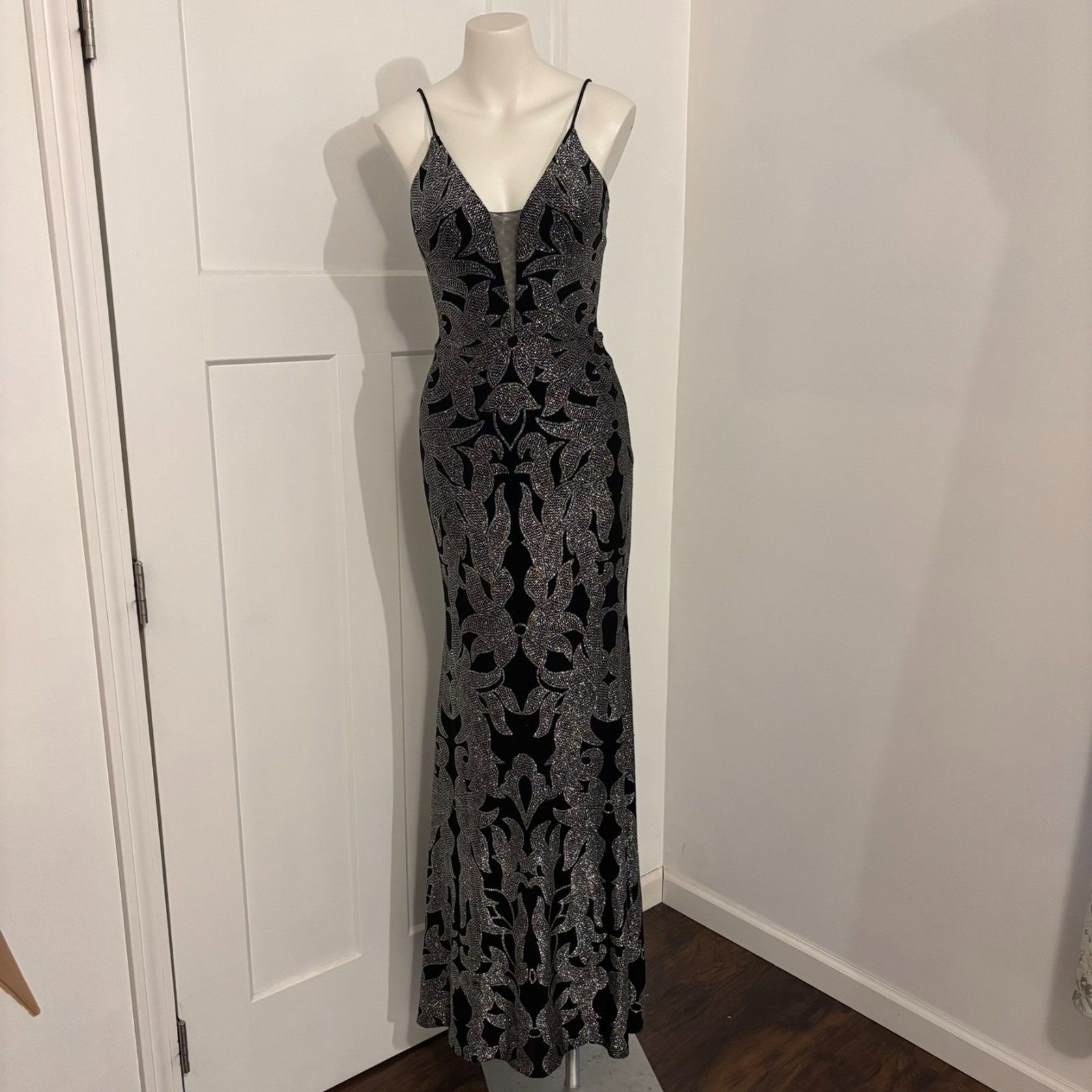 B&A by Betsy & Adam Sparkly Silver and Black Formal Baroque Evening Gown Dress