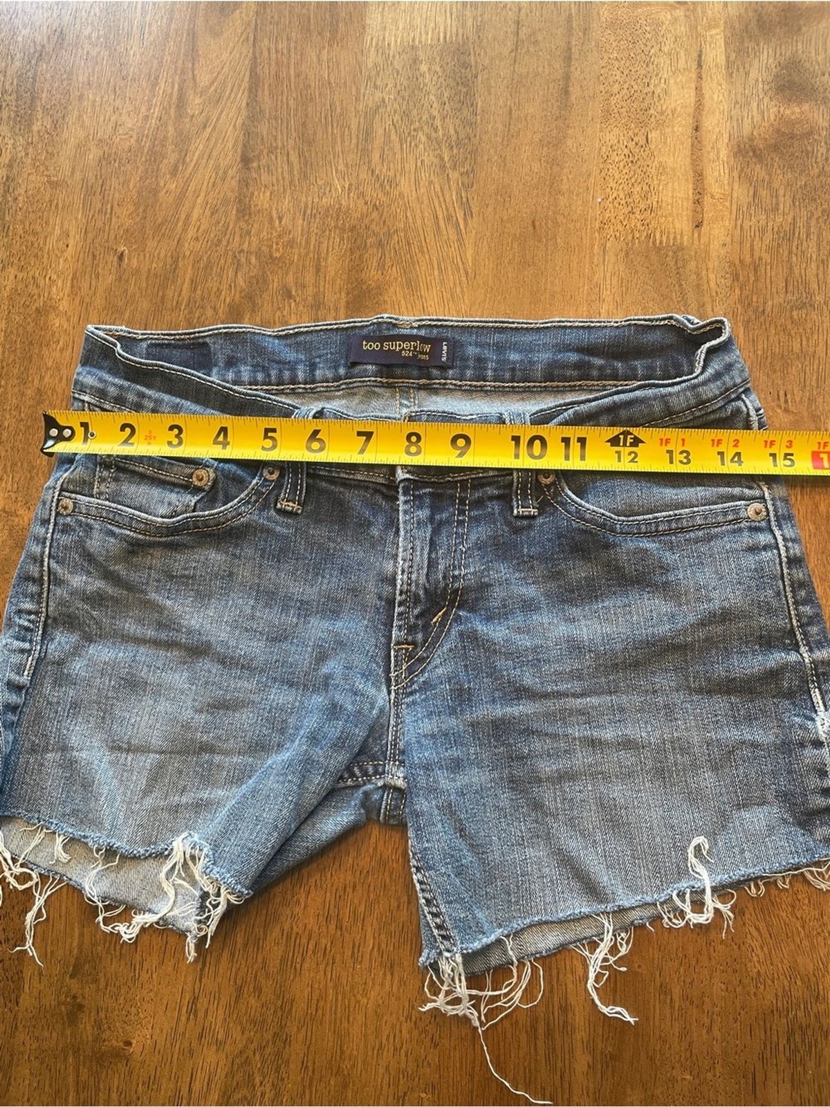 Levi’s Too Superlow 524 Cutoff Denim Shorts Size 5M Medium Wash Low Rise Y2K