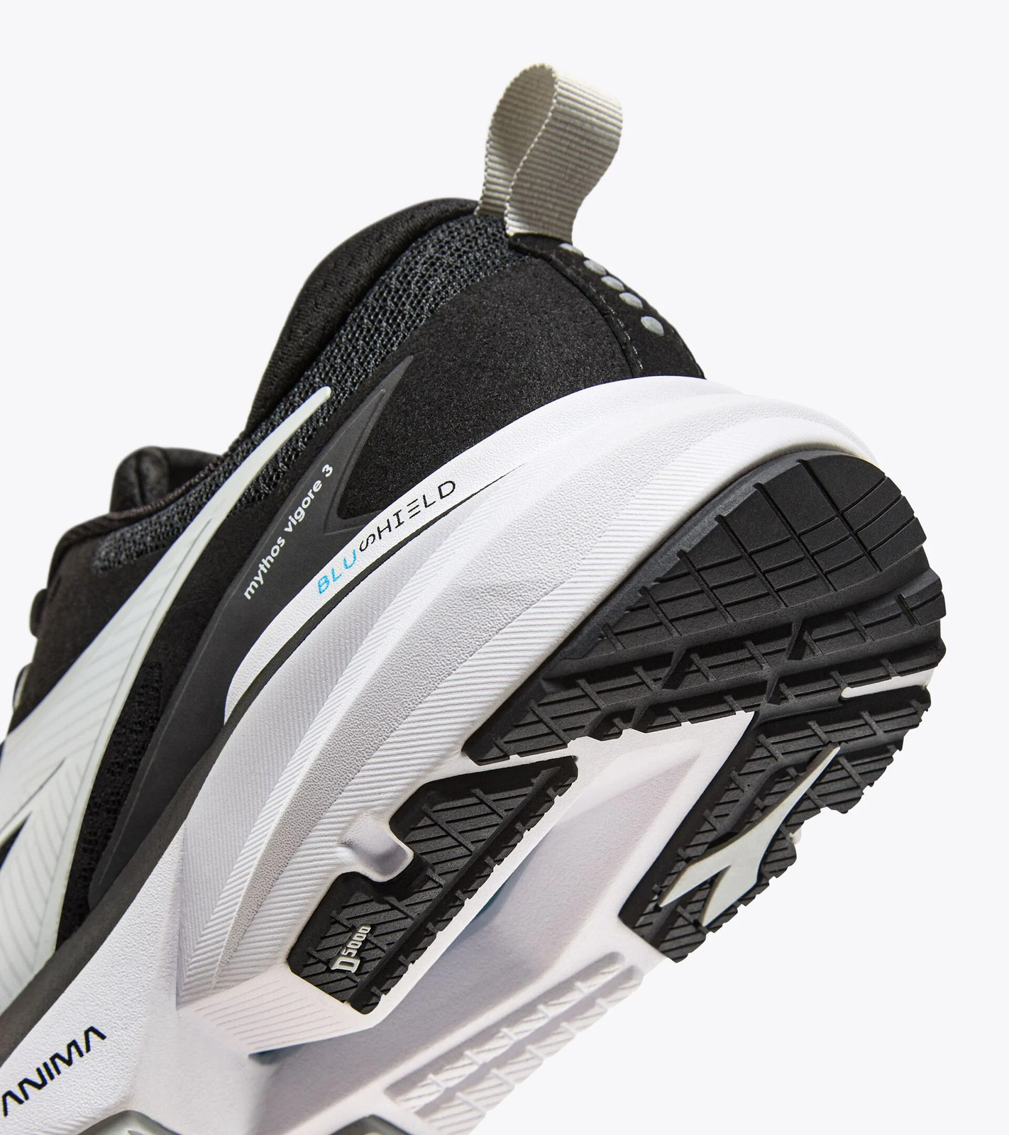 Women’s Diadora Mythos Blushield Vigore 3, Black/White, 6 B Medium US