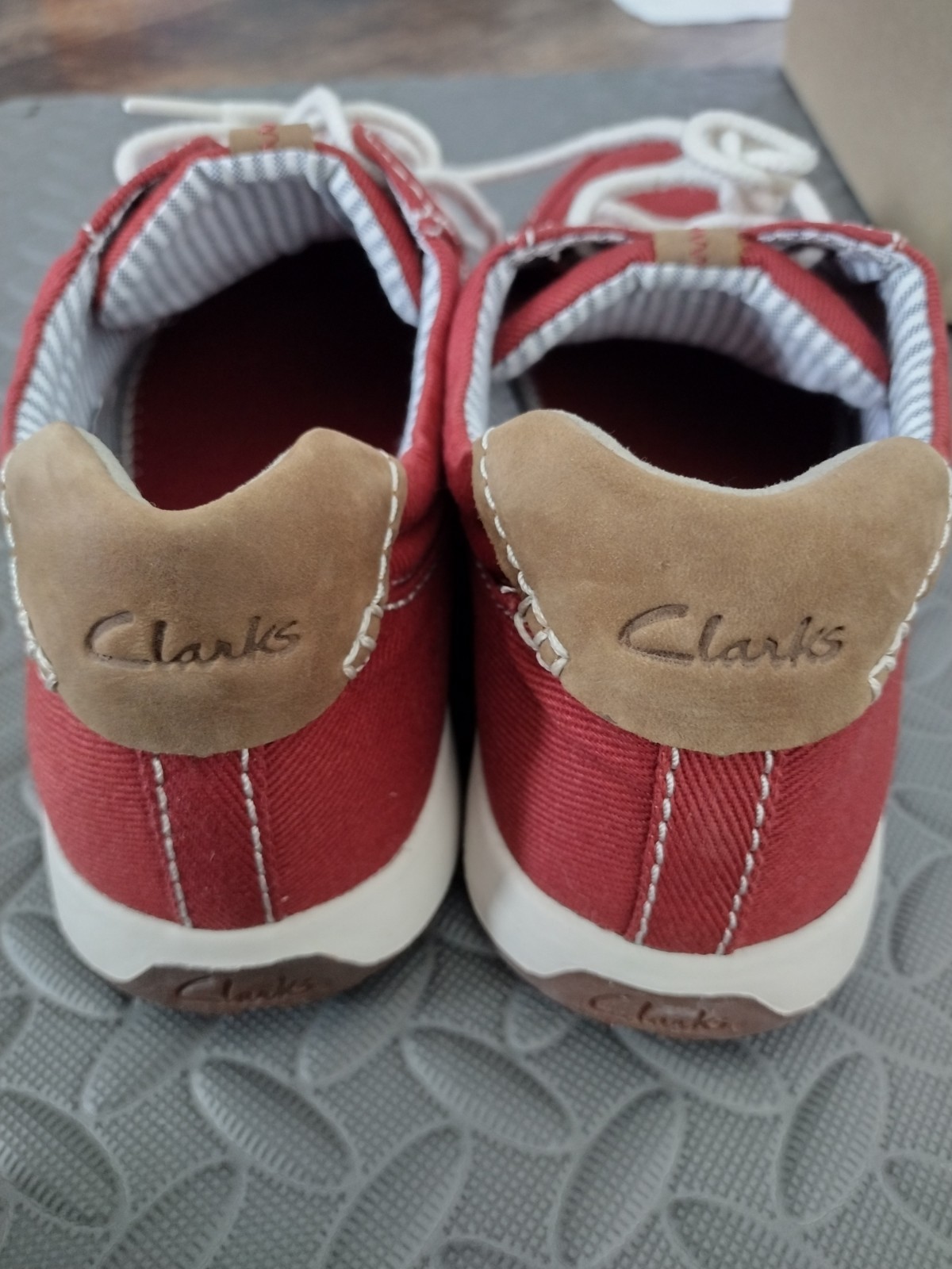 Clarks Norwin Vibe Men’s Red Canvas Lace-Up Sneakers Round Toe 9.5 G