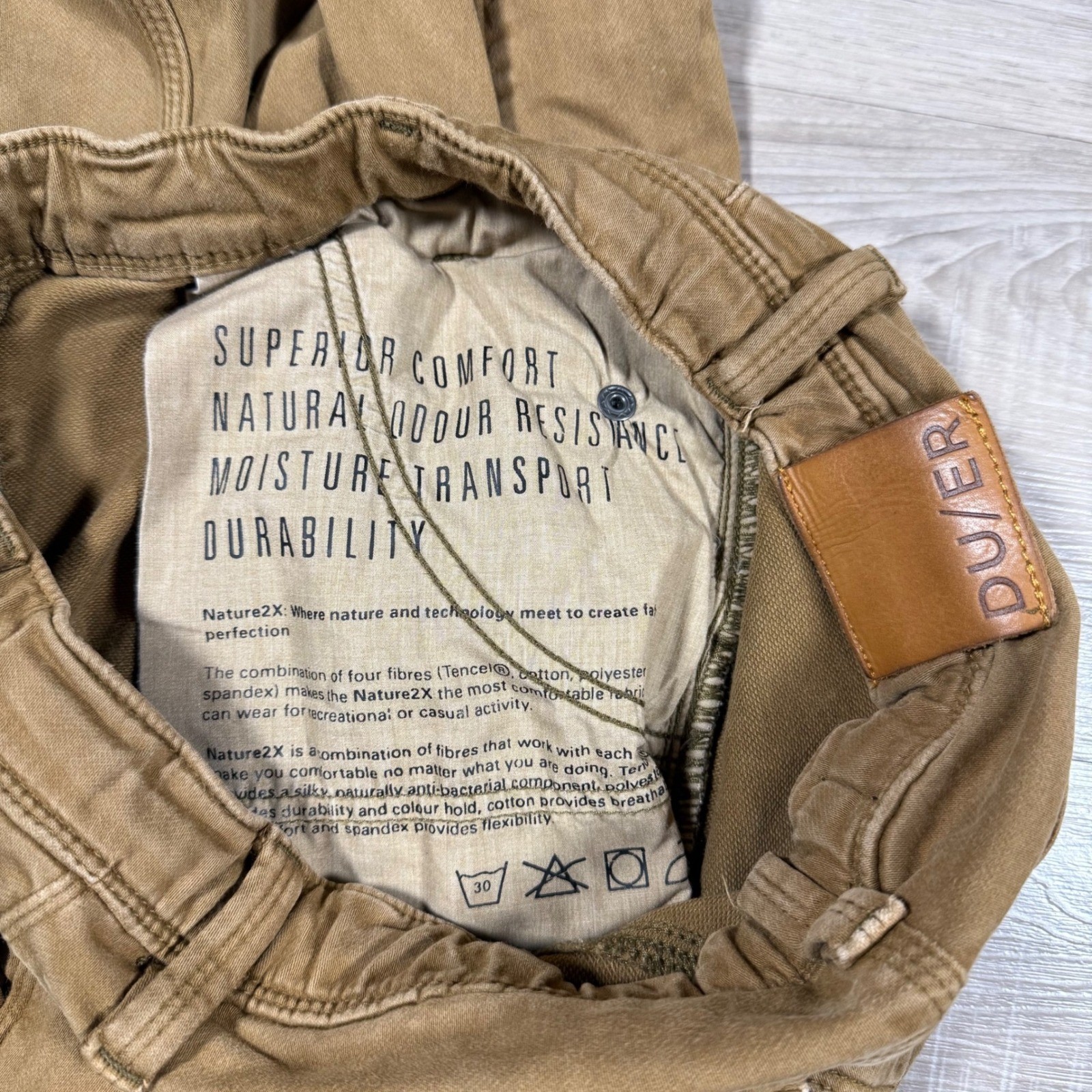 DU/ER No Sweat Jogger Pants Cargo Pockets Thick Stretch Tan Size 28×29
