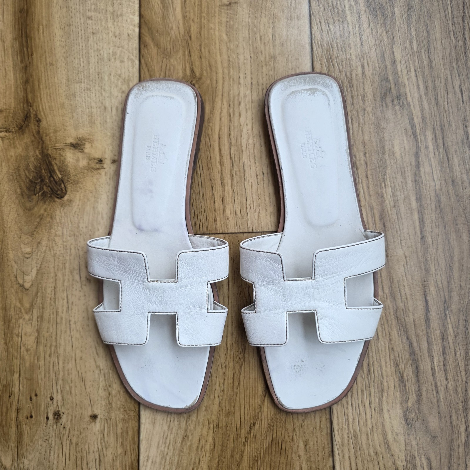 HERMES ORAN LEATHER FLAT SANDALS SIZE 39.5 EU, 9 US, 6.5 UK