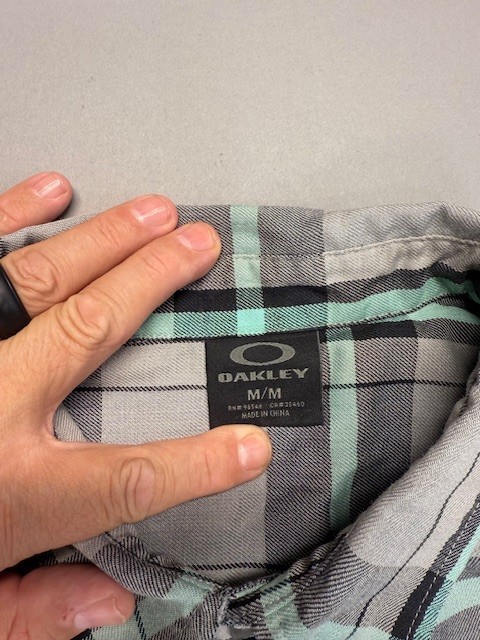 Oakley Shirt Mens Medium Gray Mint Green Plaid Thermogauge Long Sleeve Button-Up