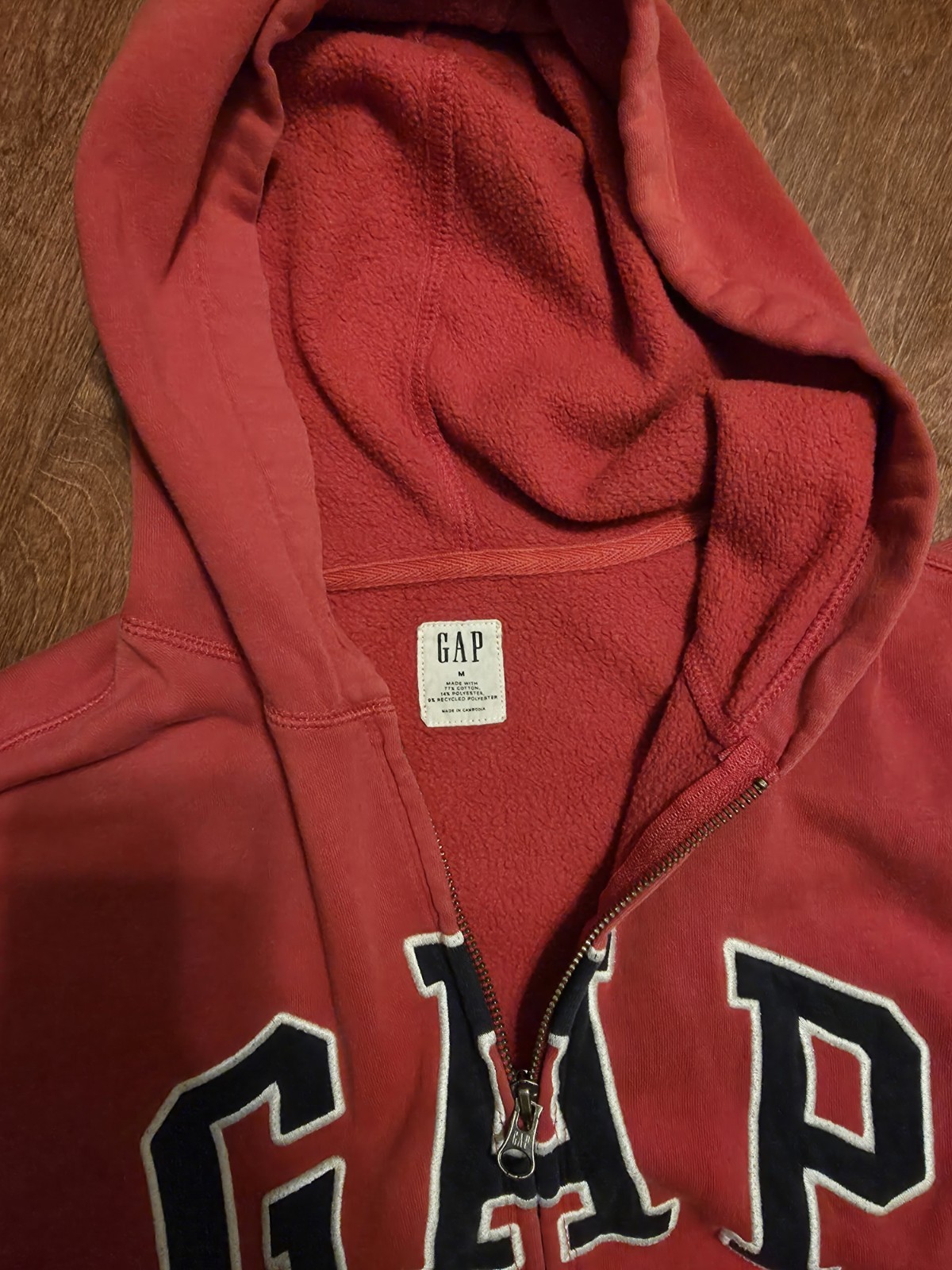 GAP Men’s Medium Red Hoodie Sweatshirt Kangaroo Pocket Arch Logo