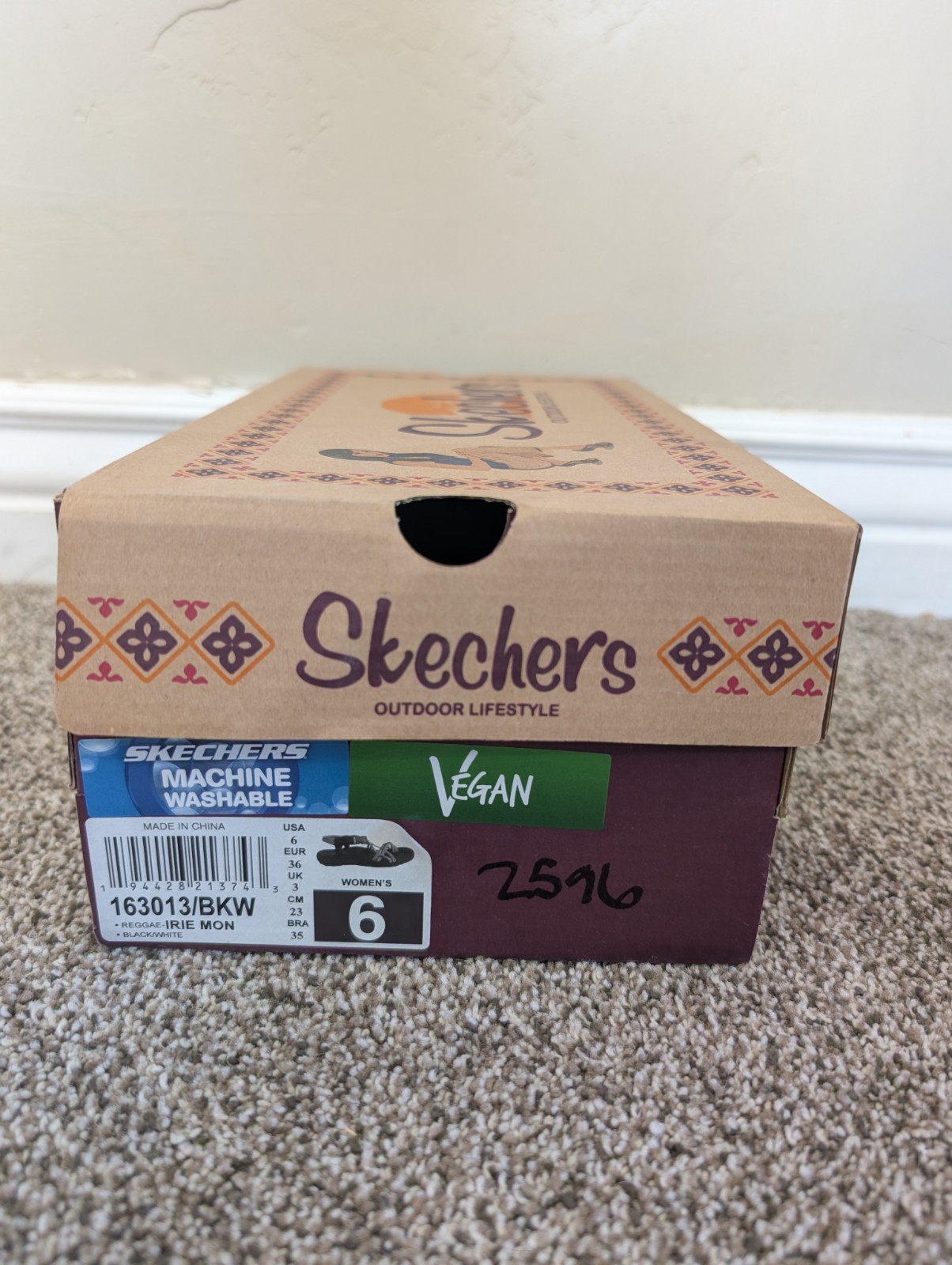 Size 6 Women’s Skechers Reggae Irie Mon Black/White Strappy Sandals 163013/BKW