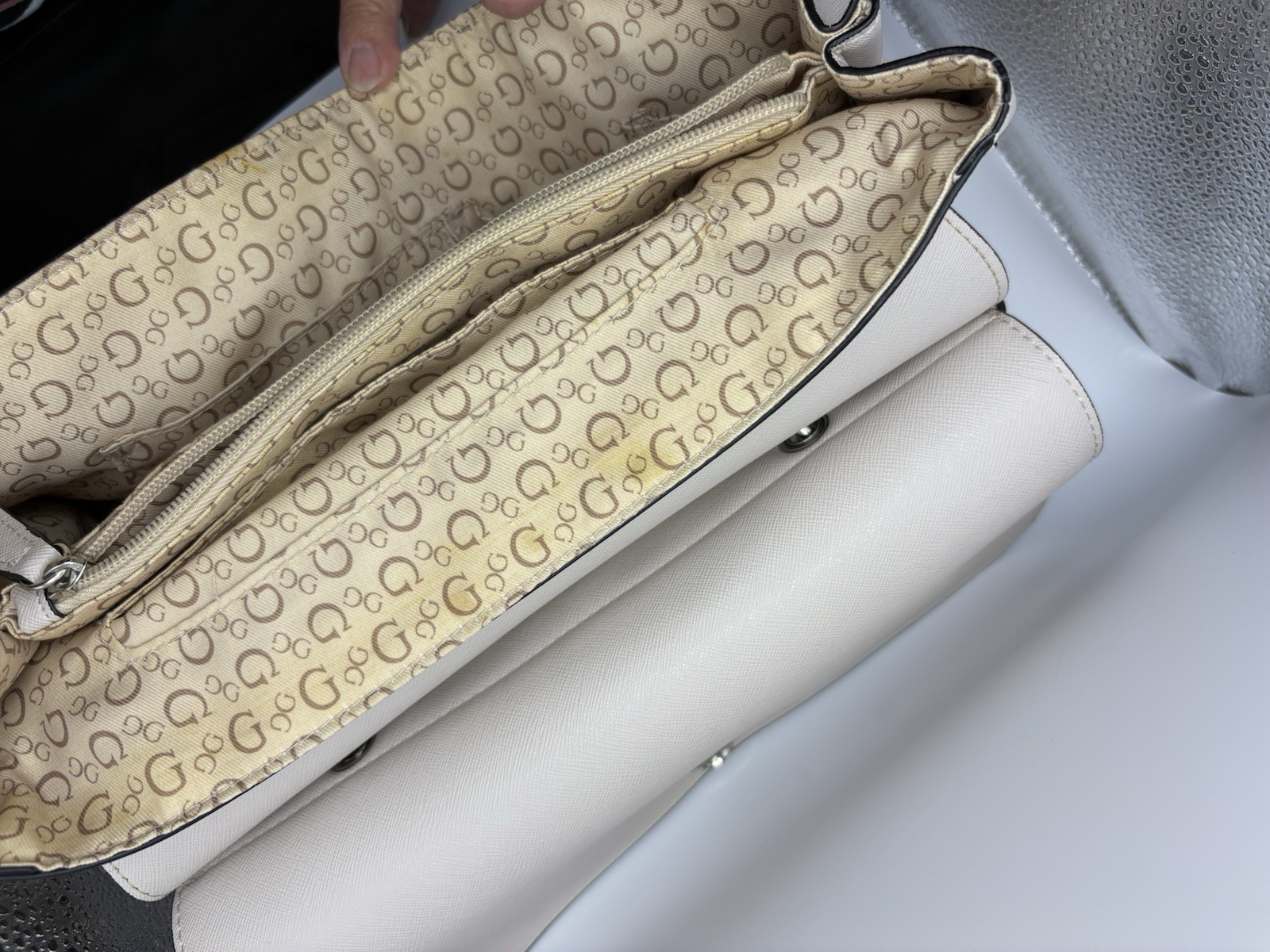 Guess Faux Leather Beige Handbag Silver Metal Logo Shoulder Strap 12x9x4