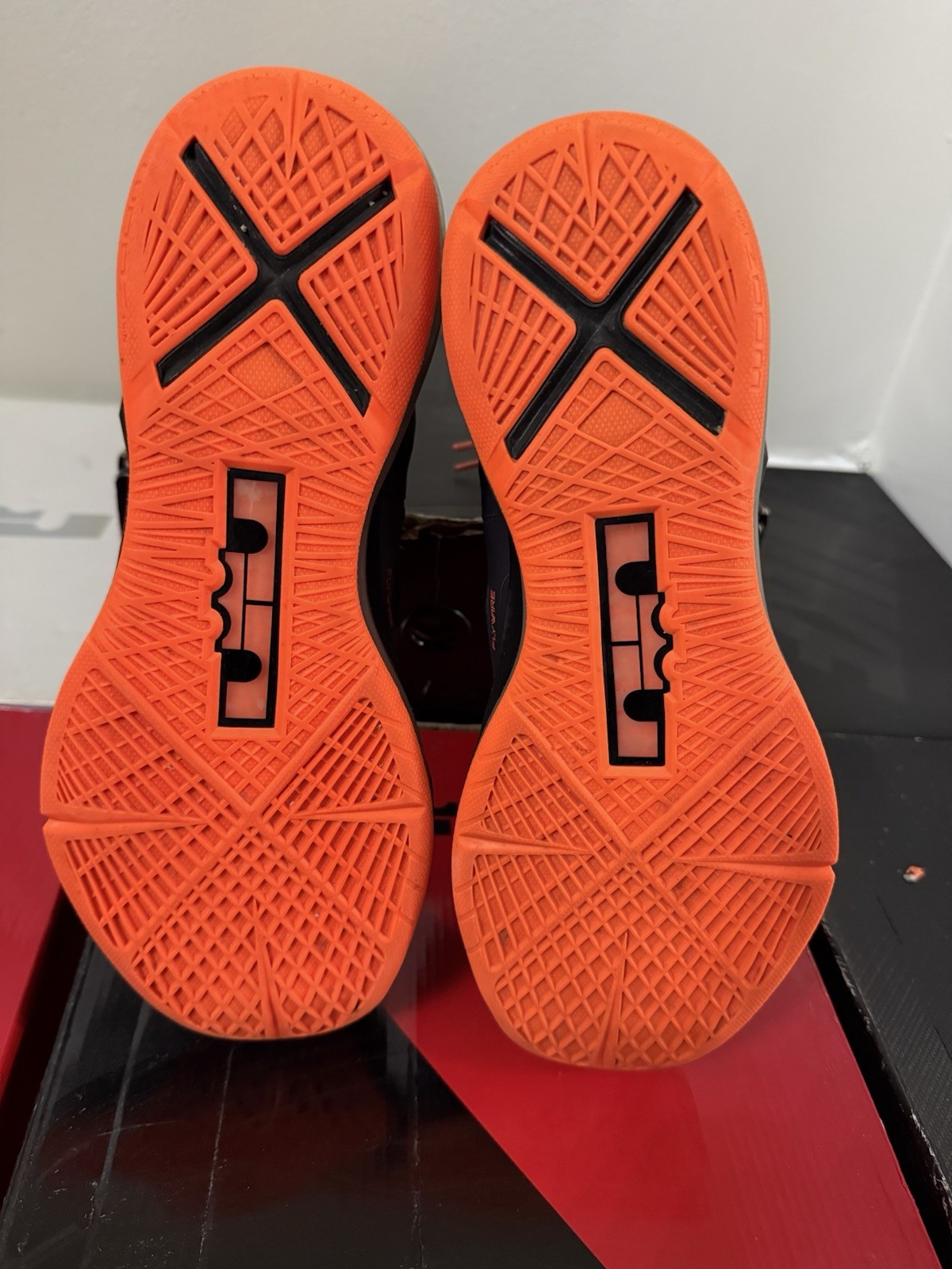 Size 11.5 – Nike LeBron 10 Lava – 541100-002 NDS