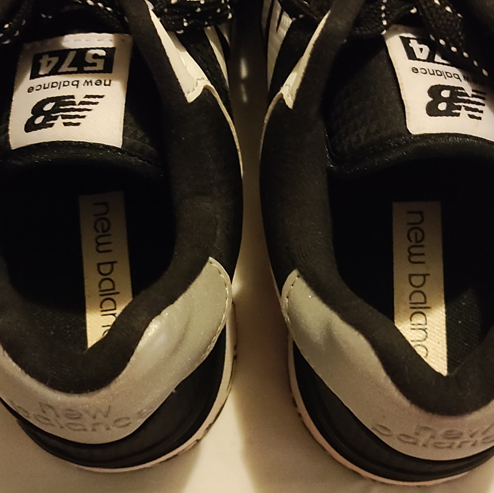 New Balance 574 Black/White/Gray Low Top Men’s Lace-Up Sneakers GC574WM2