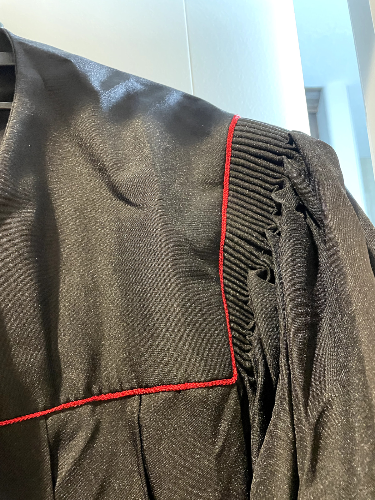 USC Bachelors Graduation Gown Herff Jones Black – Multiple Sizes