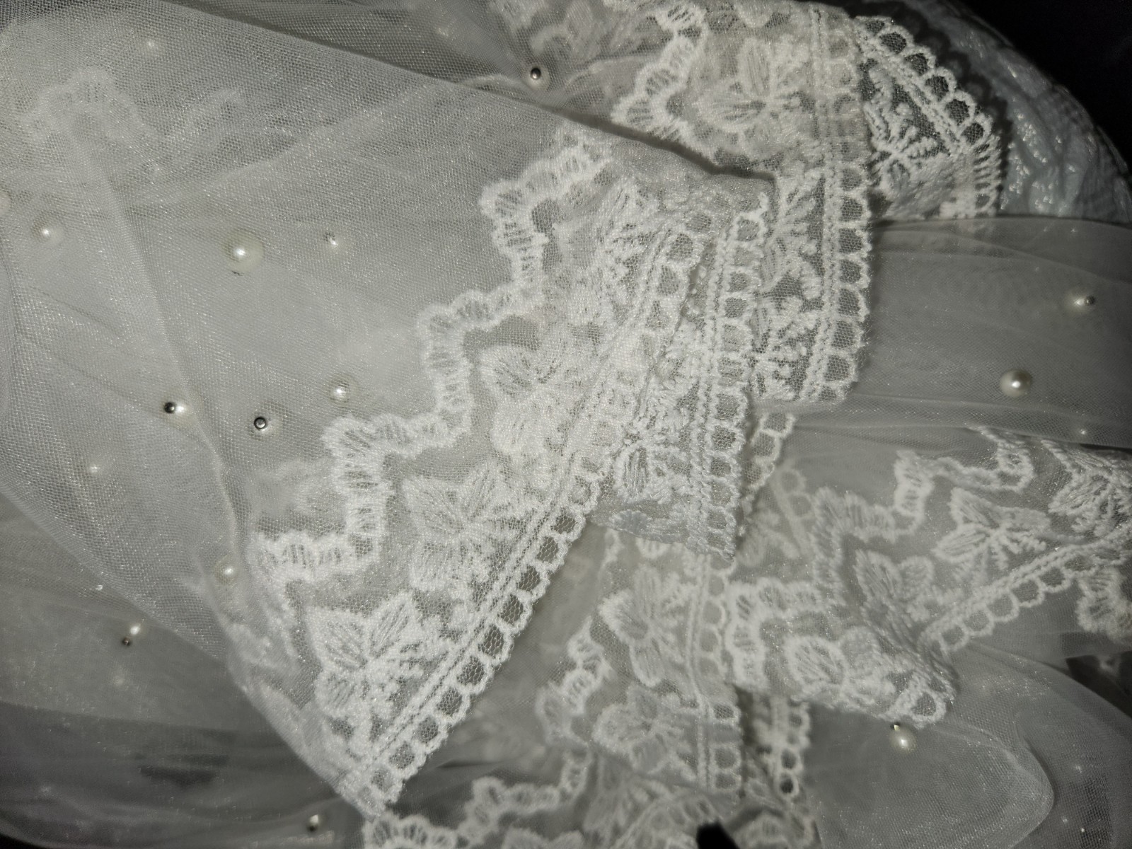 White Fingertip Bridal Wedding Veil Lace Trim Tulle Net Pearl-Style Accents