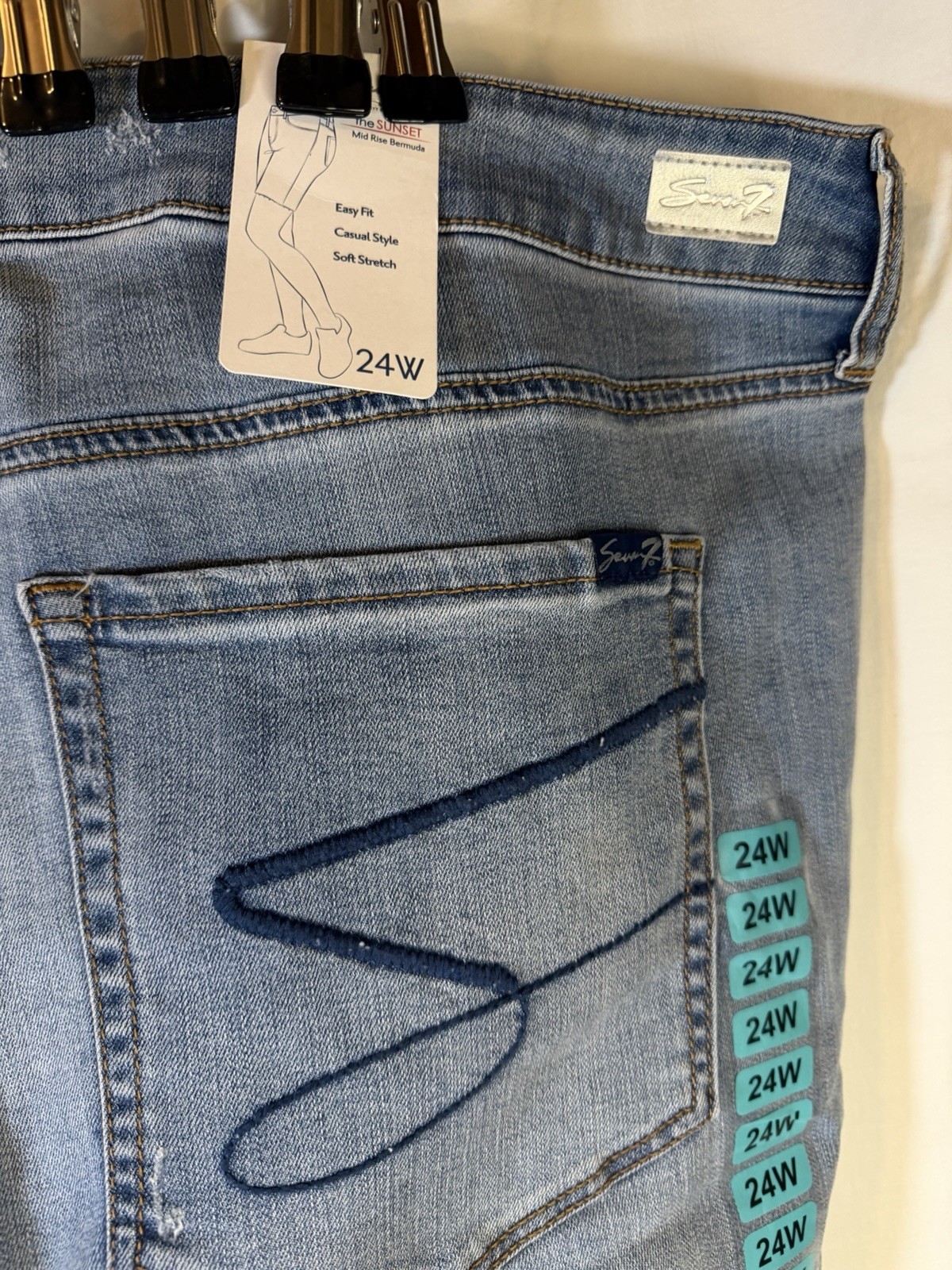 Seven7 Women’s 5″ Fray Hem Mid Rise Comfortable Denim Weekend Short Size 24