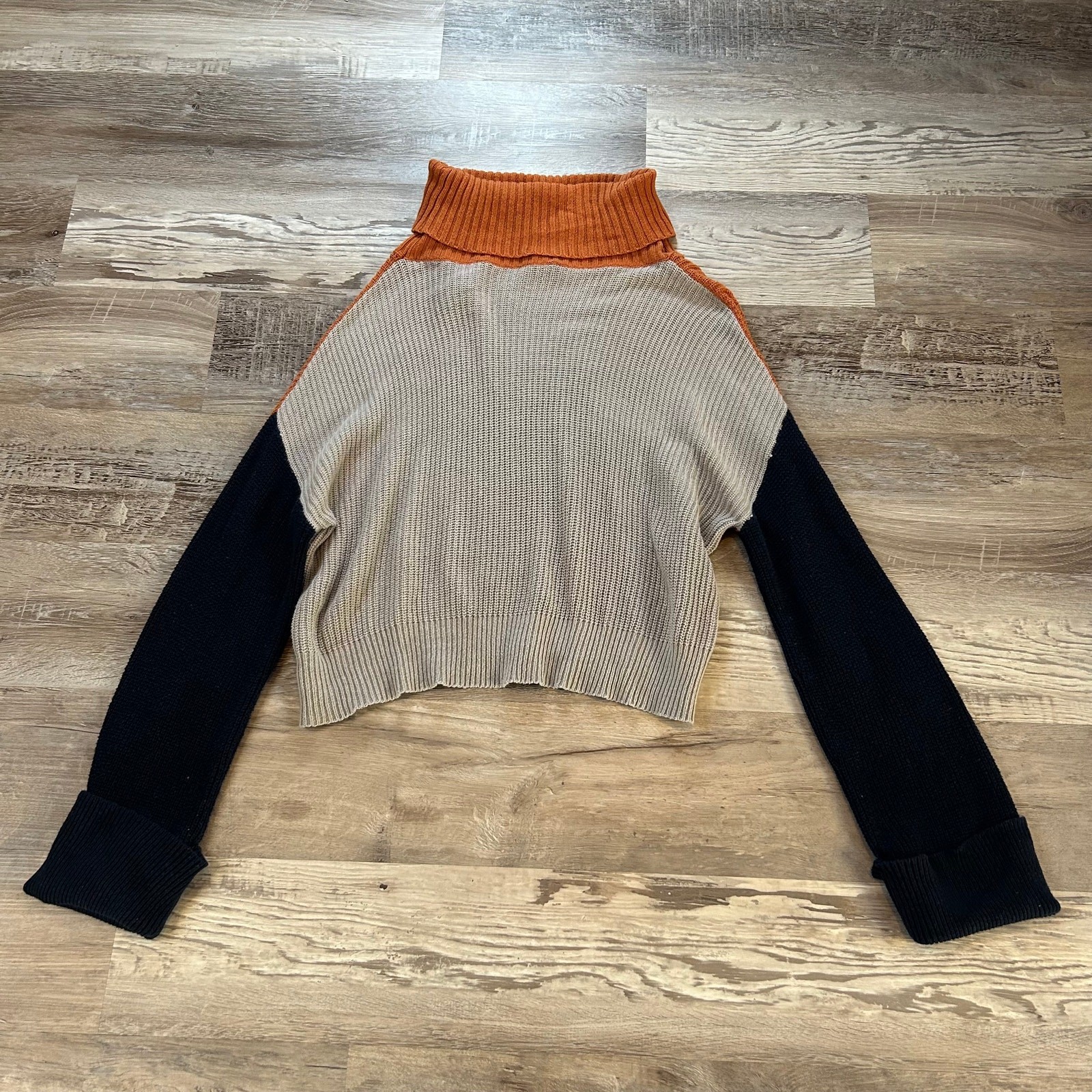 Splendid Colorblock Turtleneck Sweater Beige Orange Navy Cropped Knit Medium