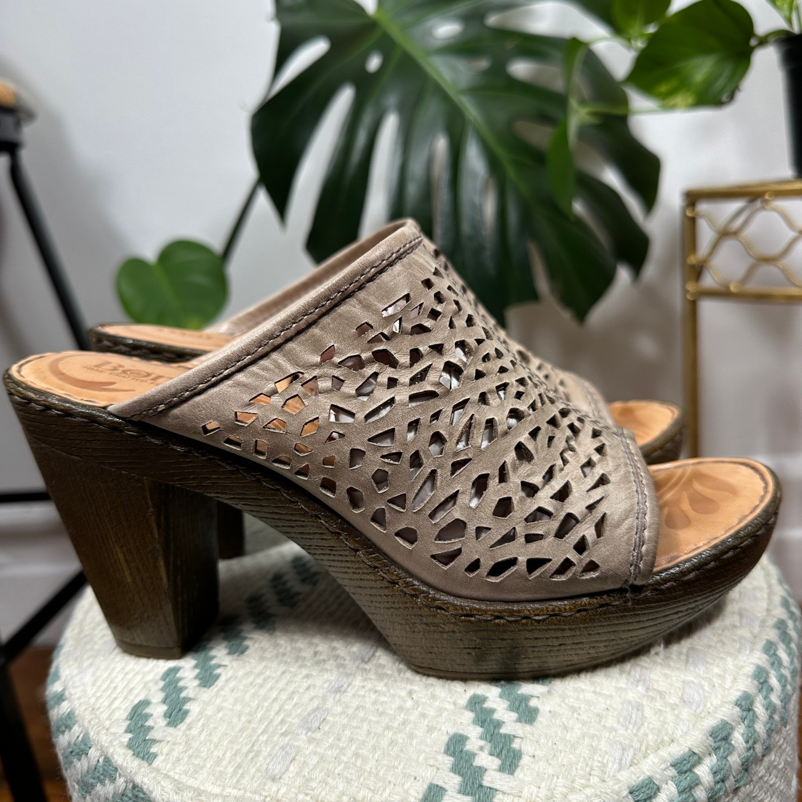 Born Kismet Leather Cutout Platform Mule Heels Taupe Brown Peep Toe Women 9