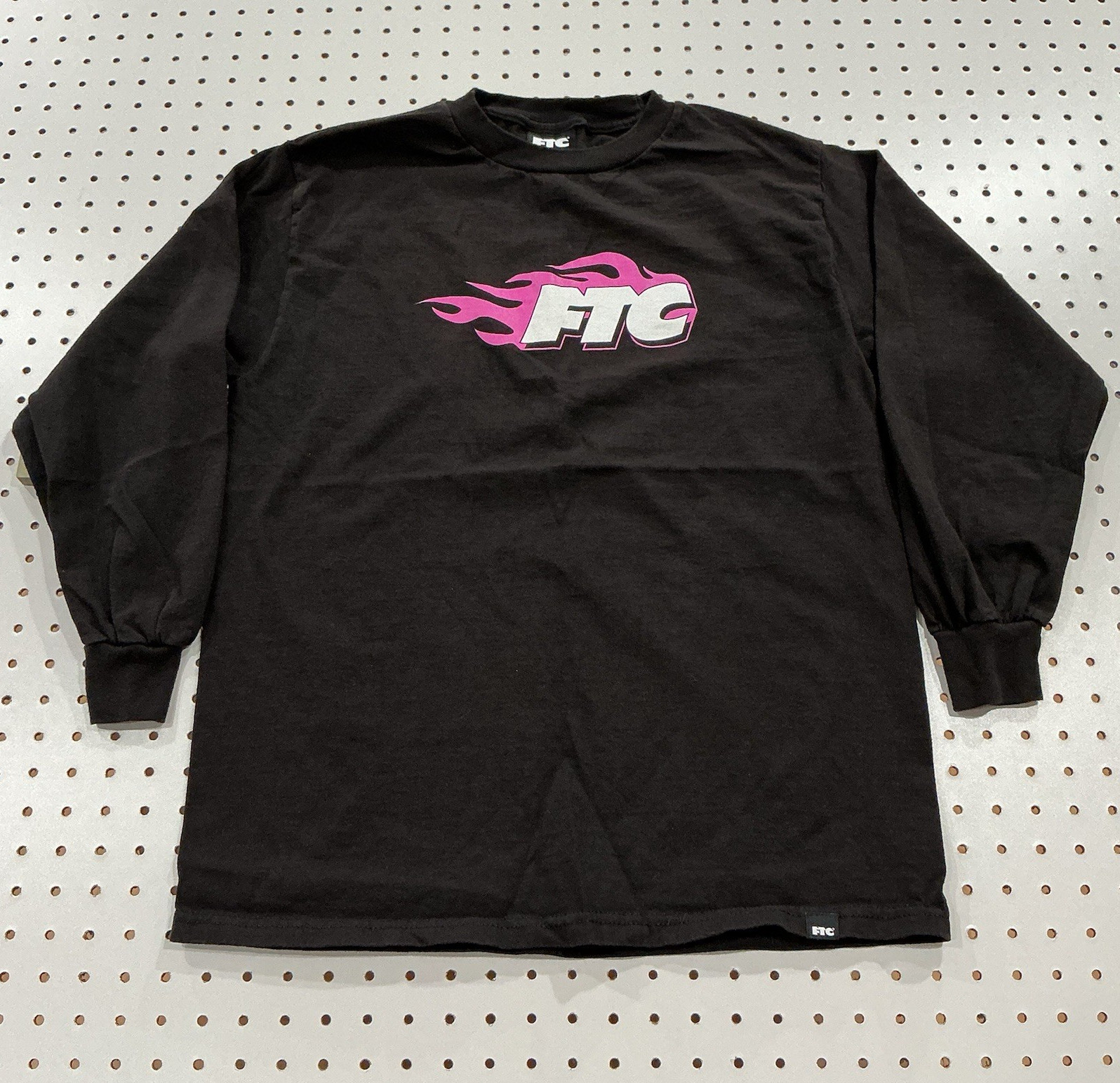 FTC Flame Logo Men’s Long Sleeve Graphic T-Shirt Crew Neck Size M Black