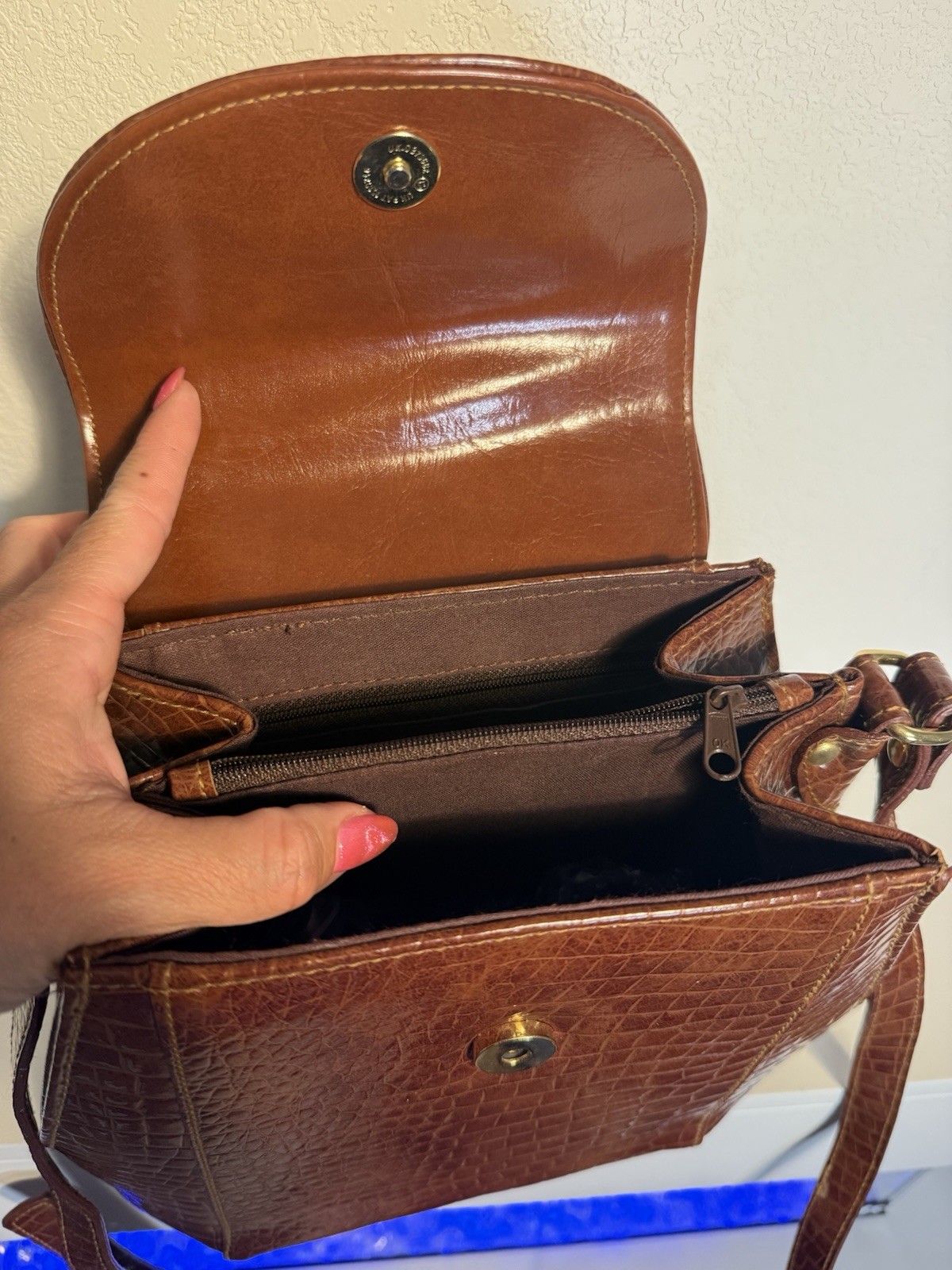 Sasha vintage Brown Croc Embossed Crossbody Bag Gold Hardware Buckle Accent Snap