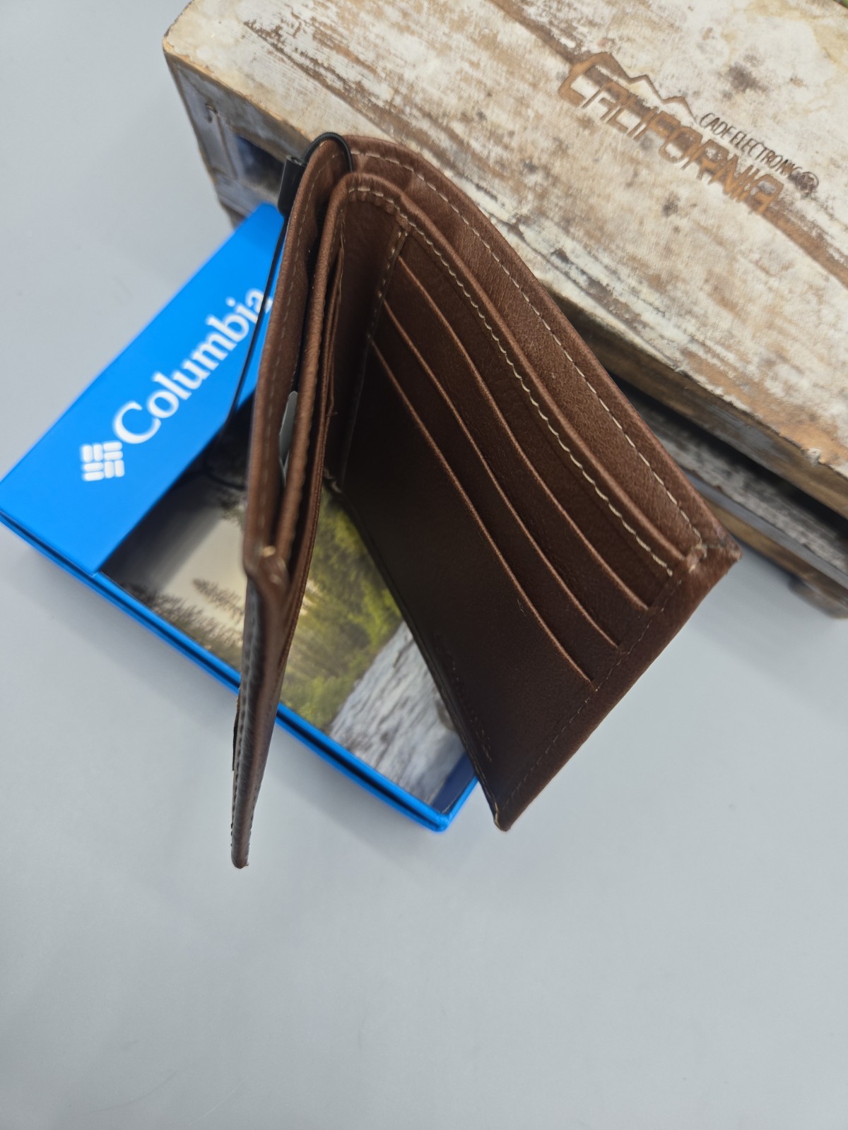 Columbia Bifold Men’s Wallet Brown 4.5×3.5 Inches Coated Leather