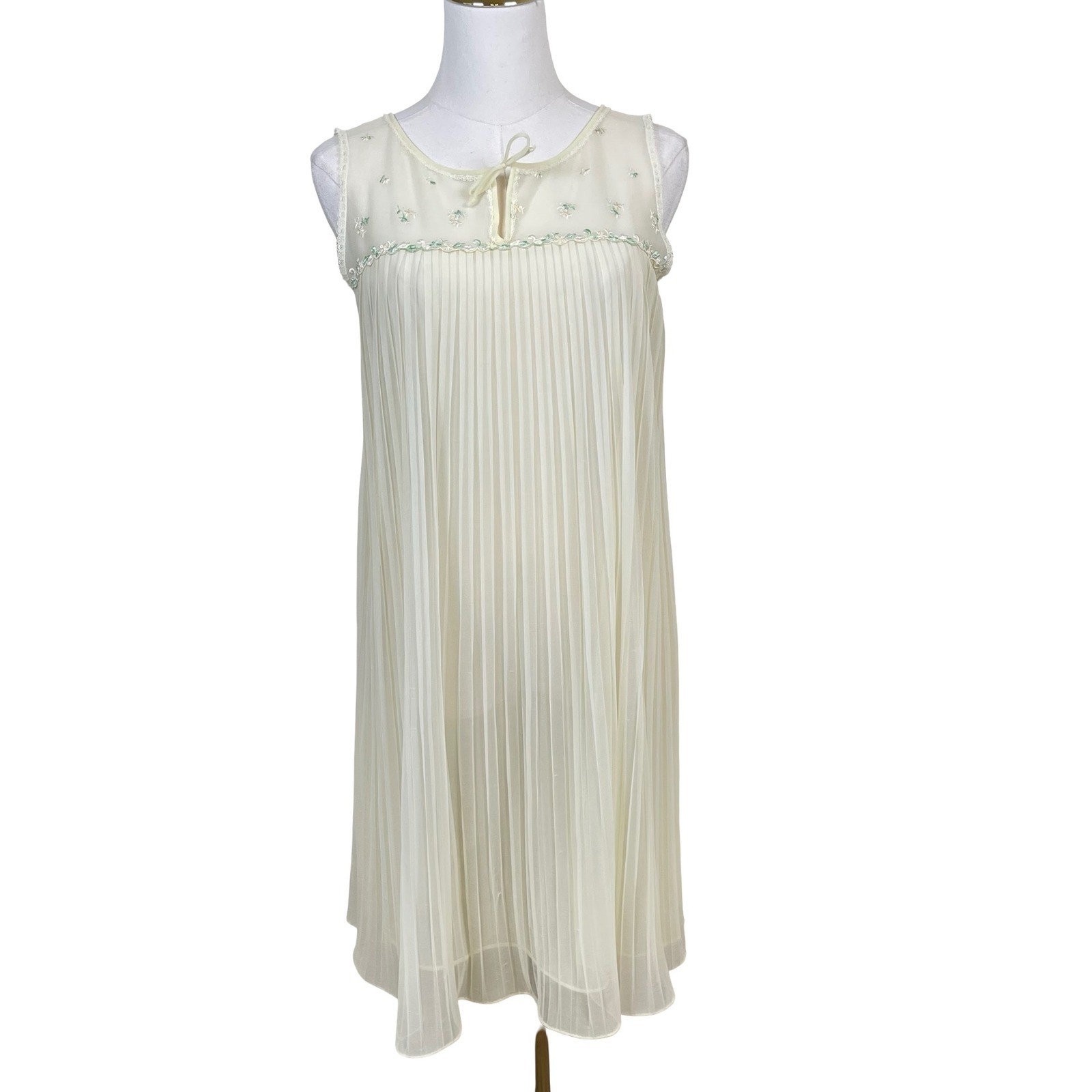 Vintage Kaiser Nightgown Women M Yellow Pleated Embroidered Chiffon Babydoll 70s