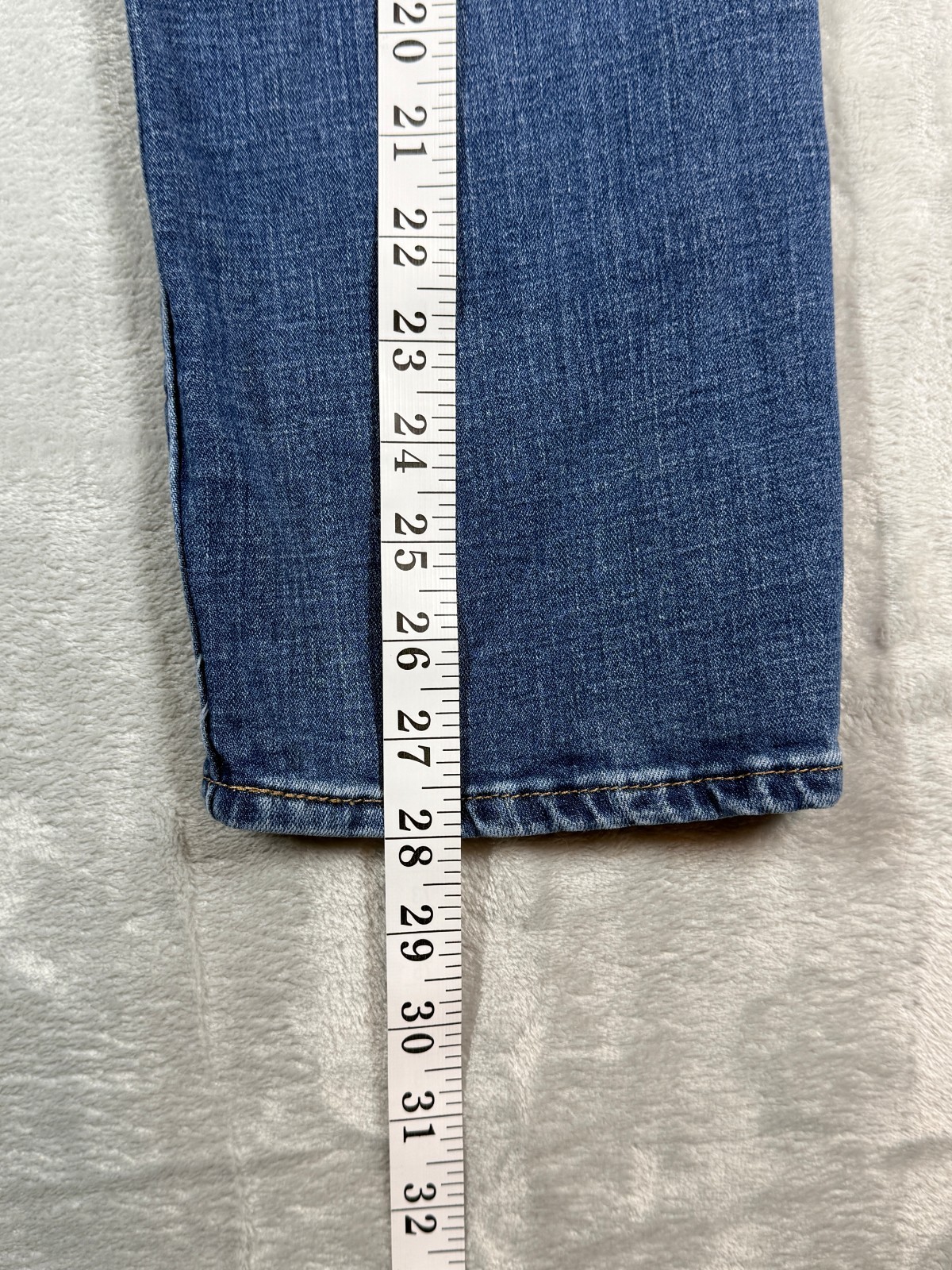 Levi’s Classic Straight Leg Jeans Women’s Size 28 Normcore Capsule Minimalist