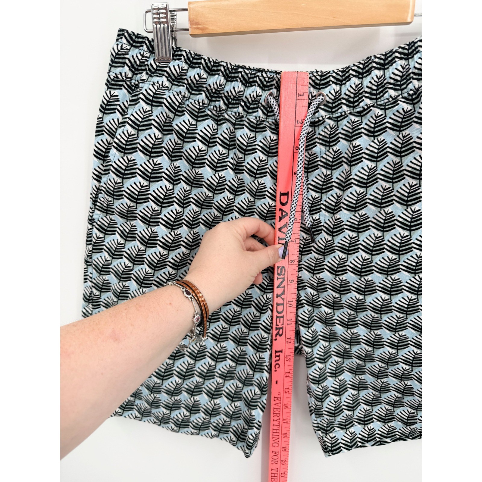 Bruno Oasis Shorts Men Med. Blue Black Leaf Print Casual Elastic Drawstring 0052