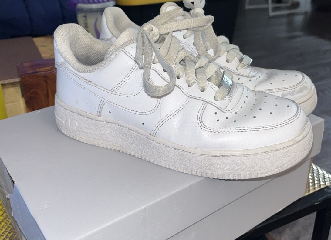Nike Air Force 1 Size 7 Women 5 Men White Used w/box DD8959100