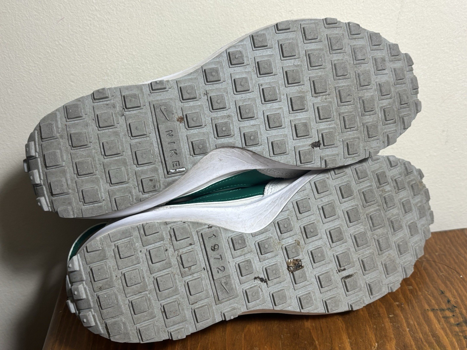 Size 9 Nike Waffle Debut White Malachite Green Shoes FQ8890-100