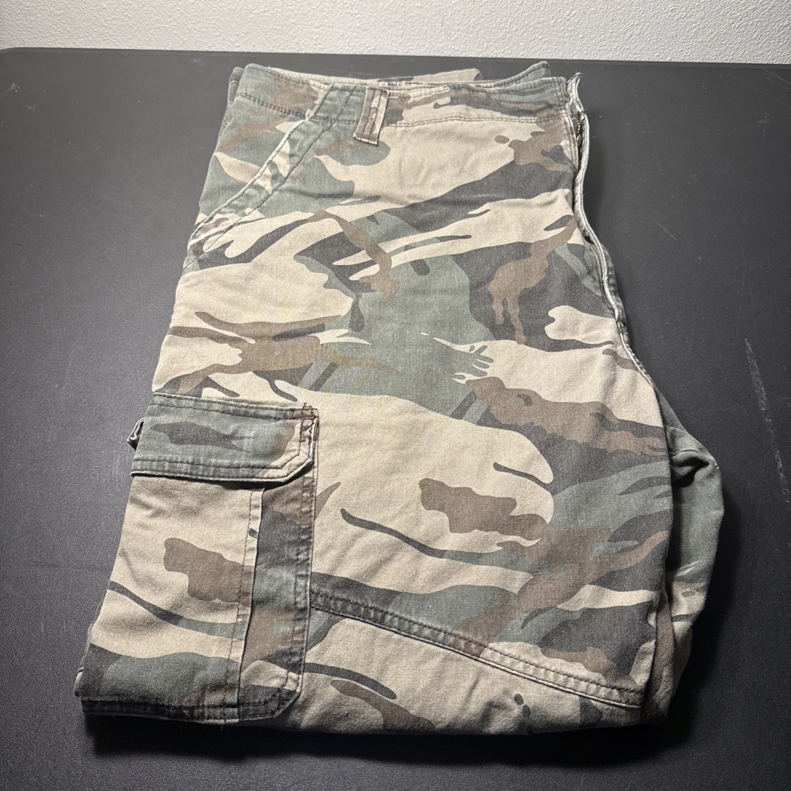 Men’s Wrangler Relaxed Fit Camo Cargo Pants w/ Stretch Tech Pocket 42/30