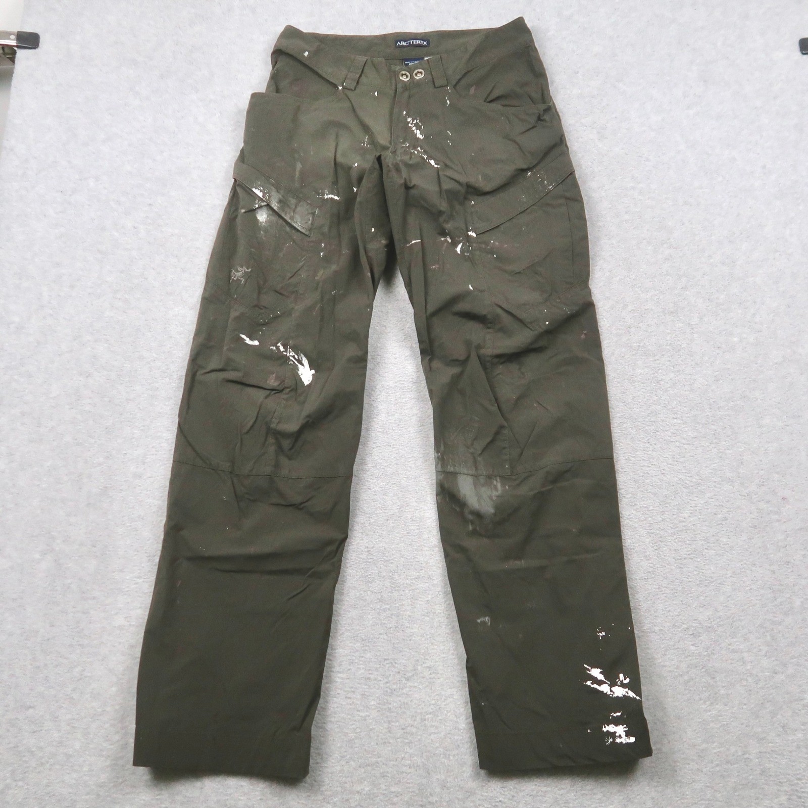 Arcteryx Mens Cargo Pants Size 30 Olive Green Distressed Paint Splatter Outdoor