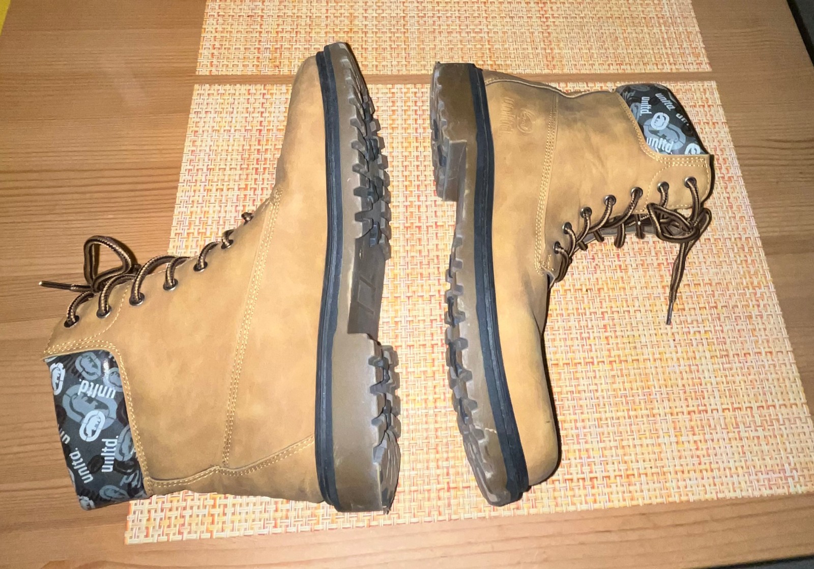 Ecko UNLTD Sz 8.5 Men’s Beige Classic Boots Trent -07M