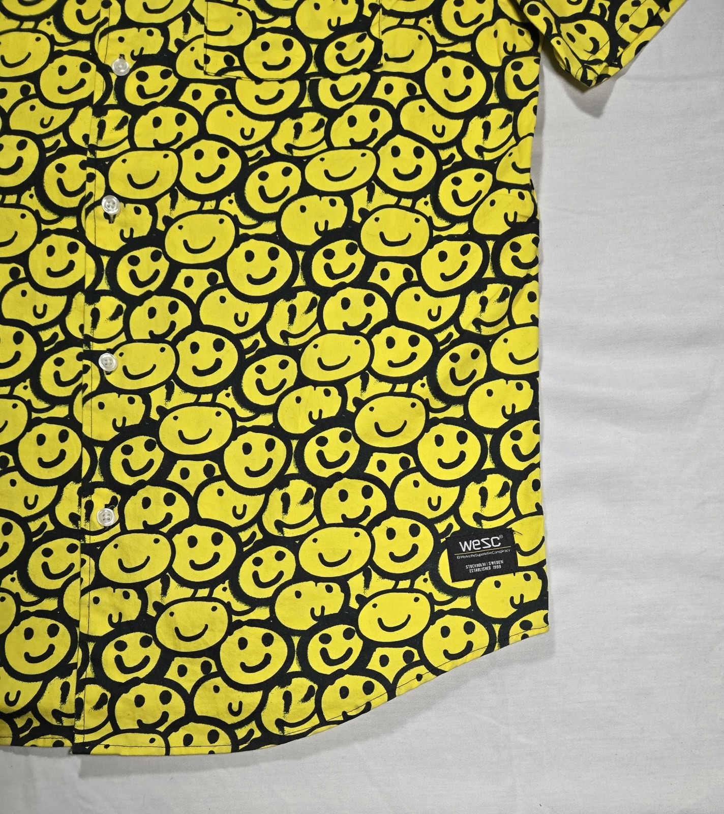 WESC Smiley Face Button-Down Shirt Mens Size Medium