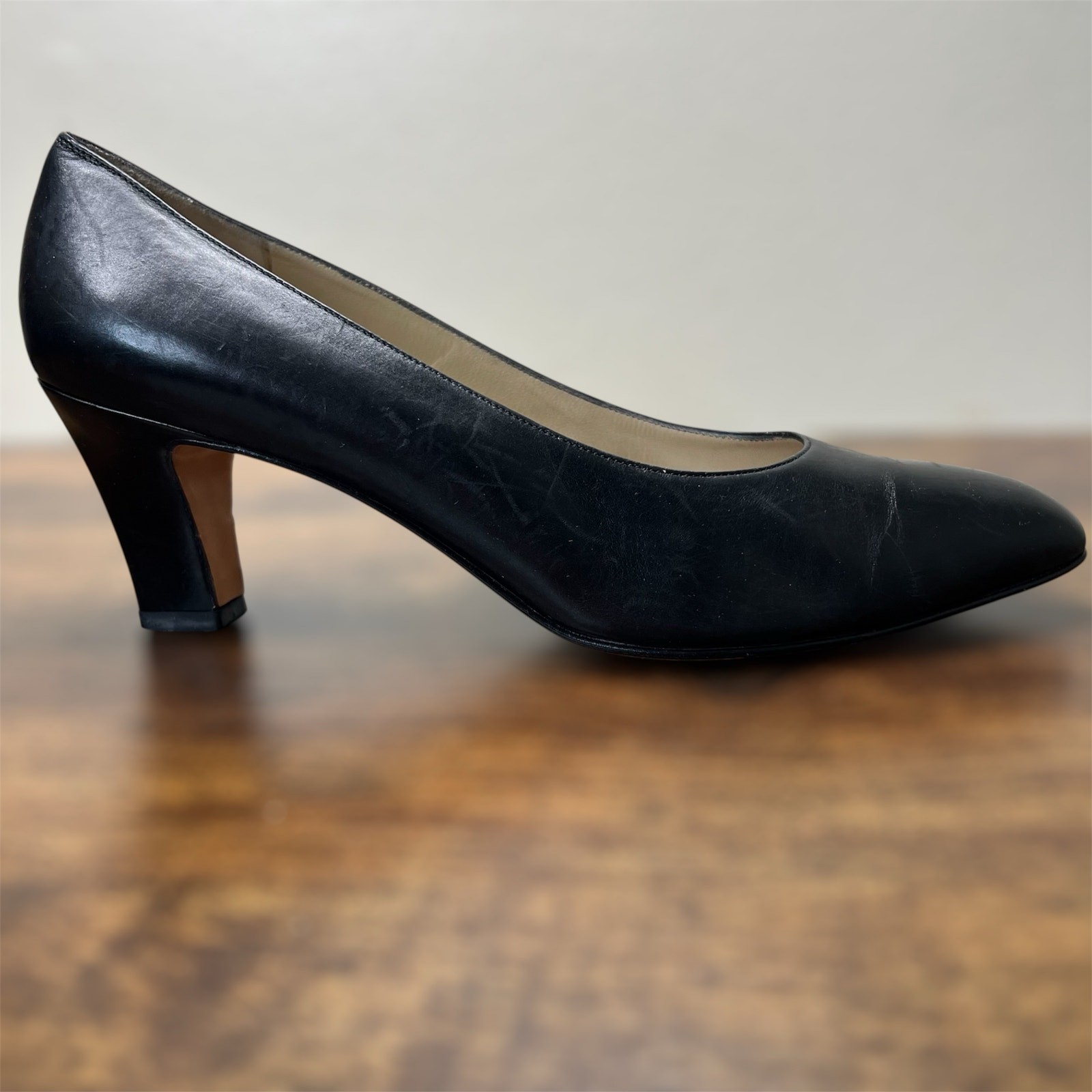 Salvatore Ferragamo Pumps 8.5 AA Womens Black Classic Almond Toe Versatile Heels