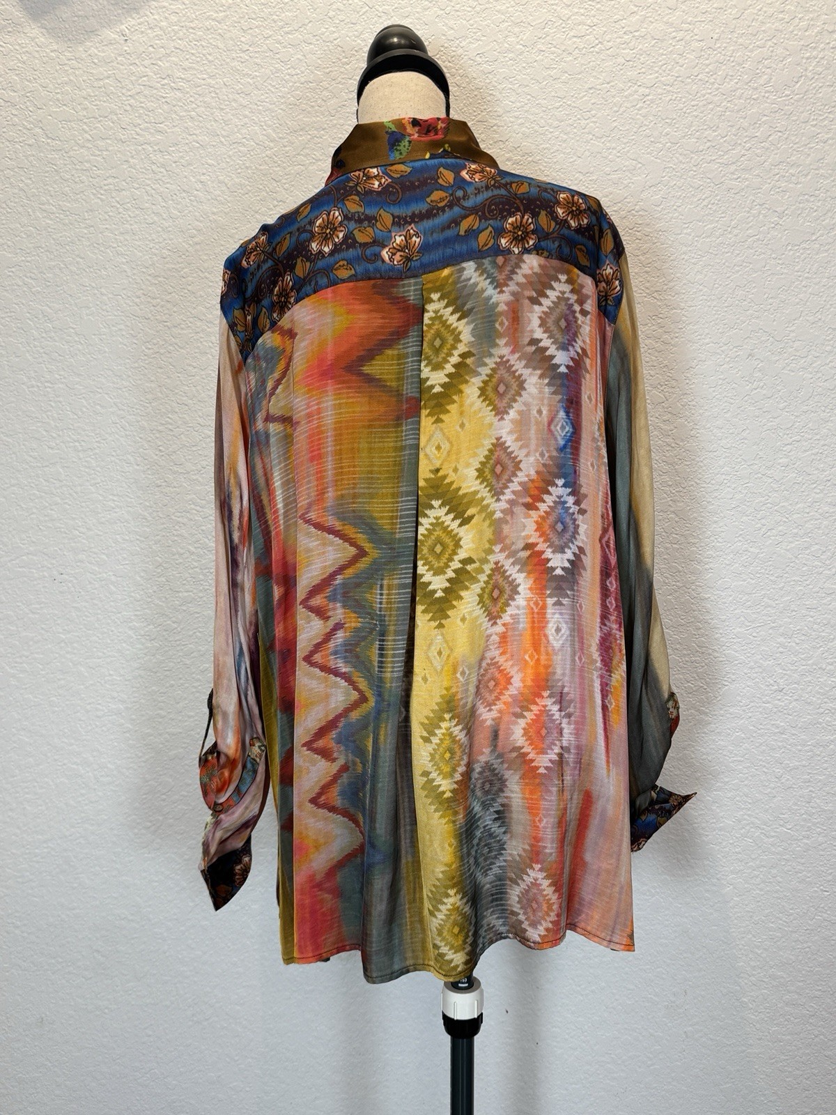 John Mark Size 2X Floral Roll-Tab Sleeve southwestern-inspired multi-print NWT