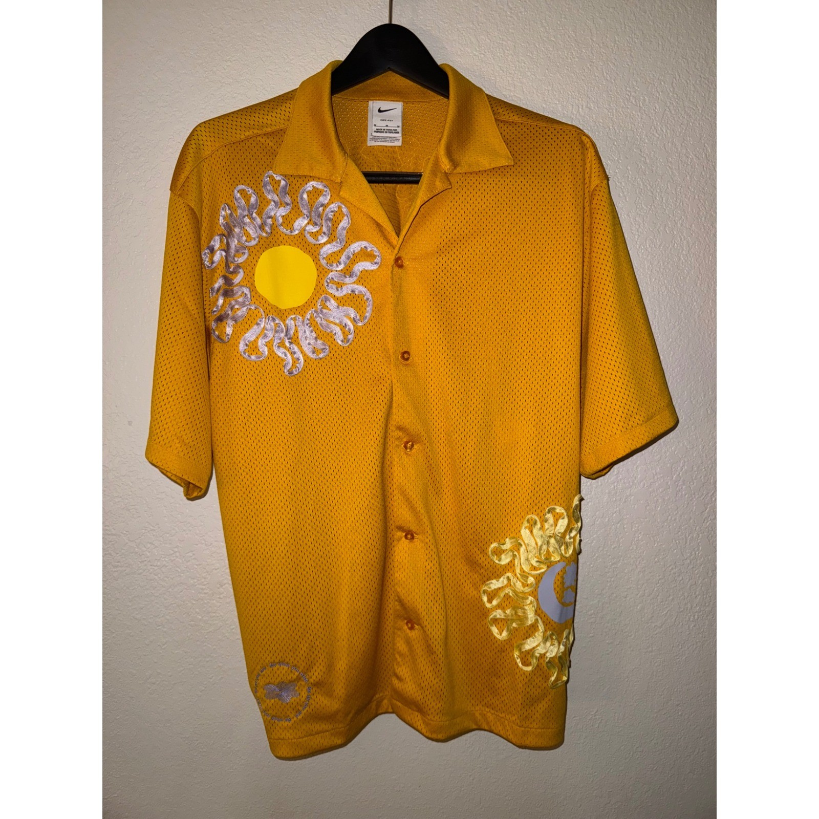 Nike Dri Fit Mens Yellow Sun Graphic Mesh Button Up Shirt Size Medium
