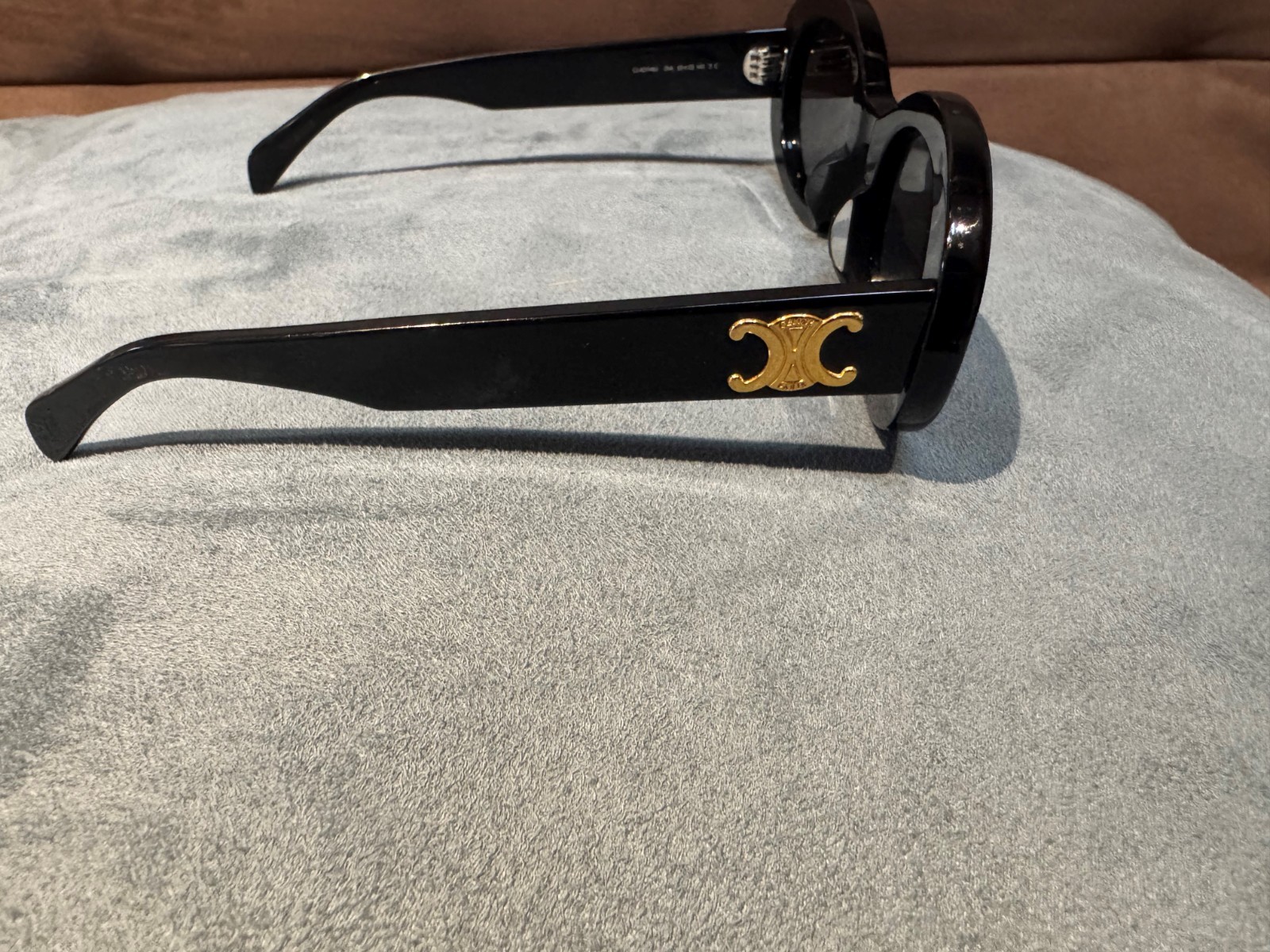 Celine CL40194U 01A Triomphe Oval Women Sunglasses Black Frame CL40194U