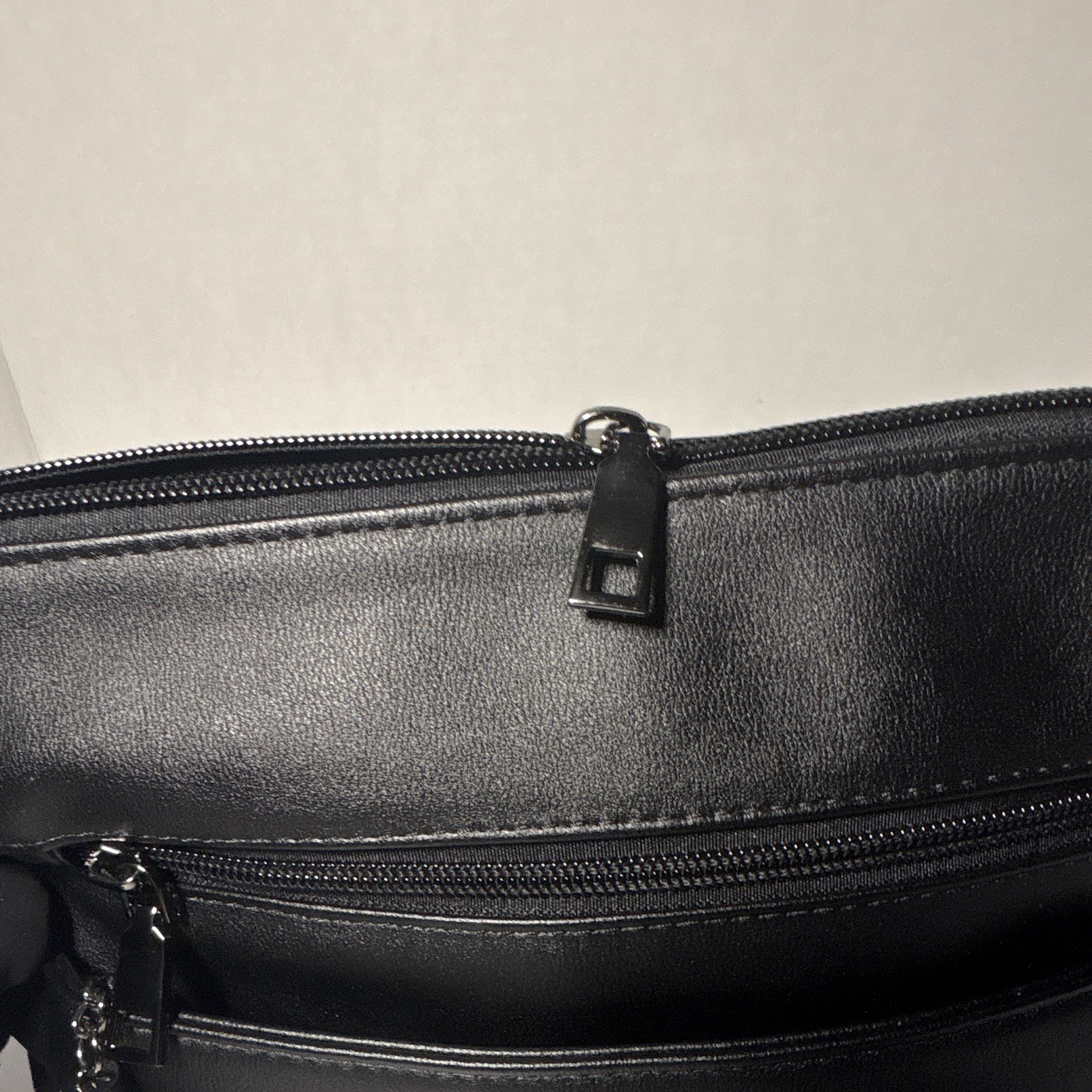 MASINTOR Black Medium Crossbody Bag Zip Tassel Detachable Strap Pockets