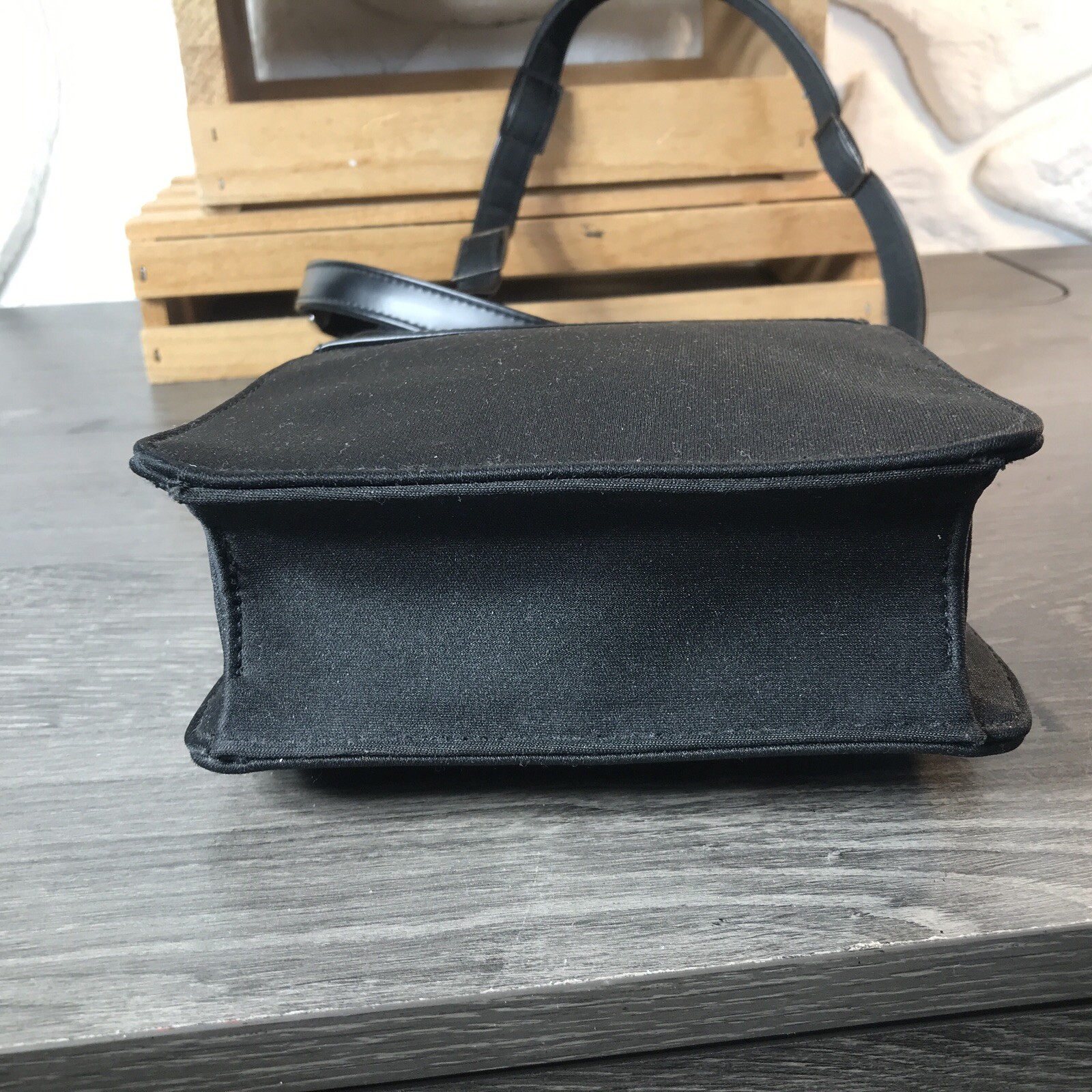 Kenneth Cole Reaction Black Canvas Nylon Logo Zip Crossbody PreOwned EUC