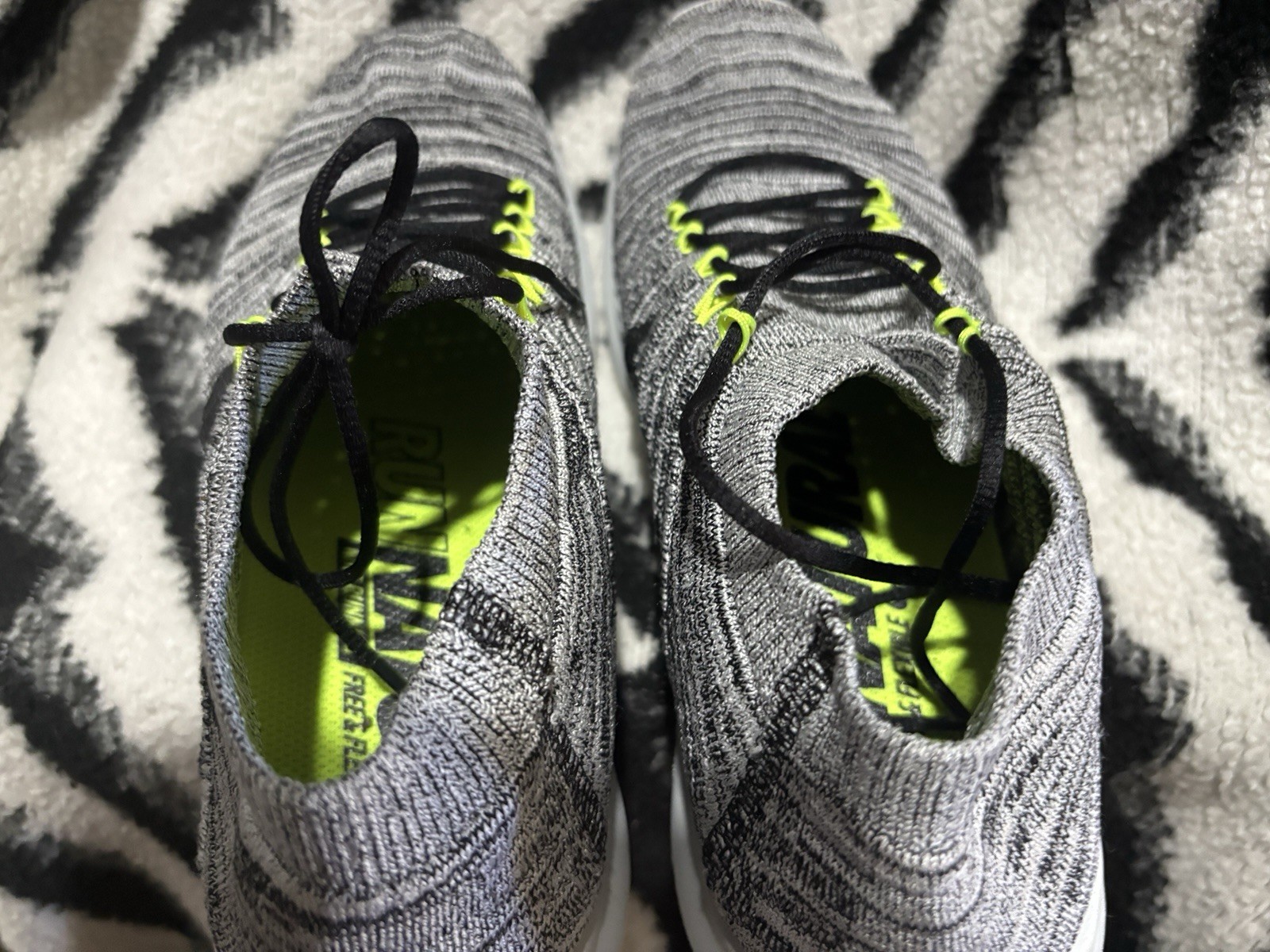 Size 8.5 – Nike Free RN Flyknit 2017 White Black Stealth Stylish Kicks