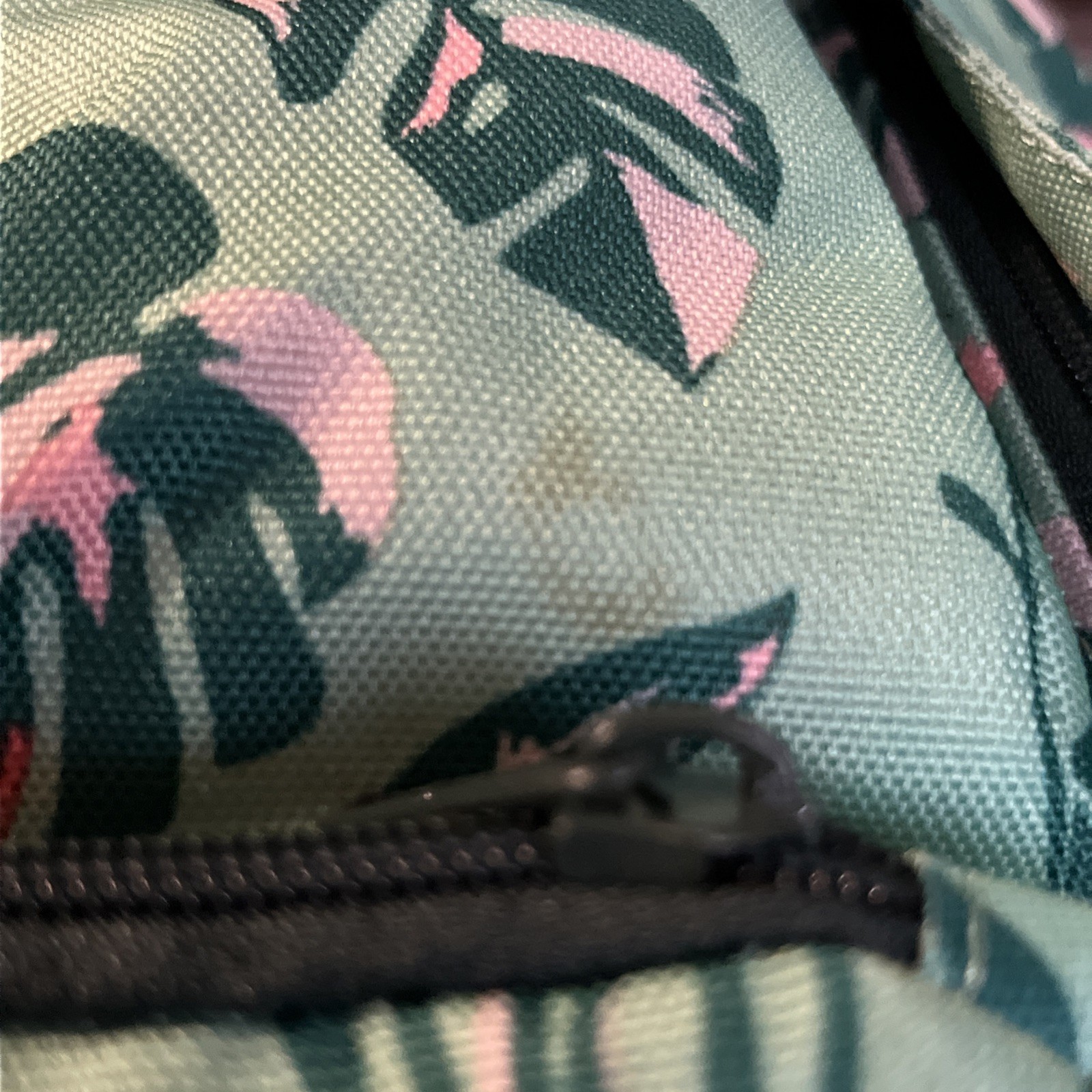 KAVU Tropical Jungle Leaf Rope Sling Backpack Canvas Bag Outdoor Beach Travel