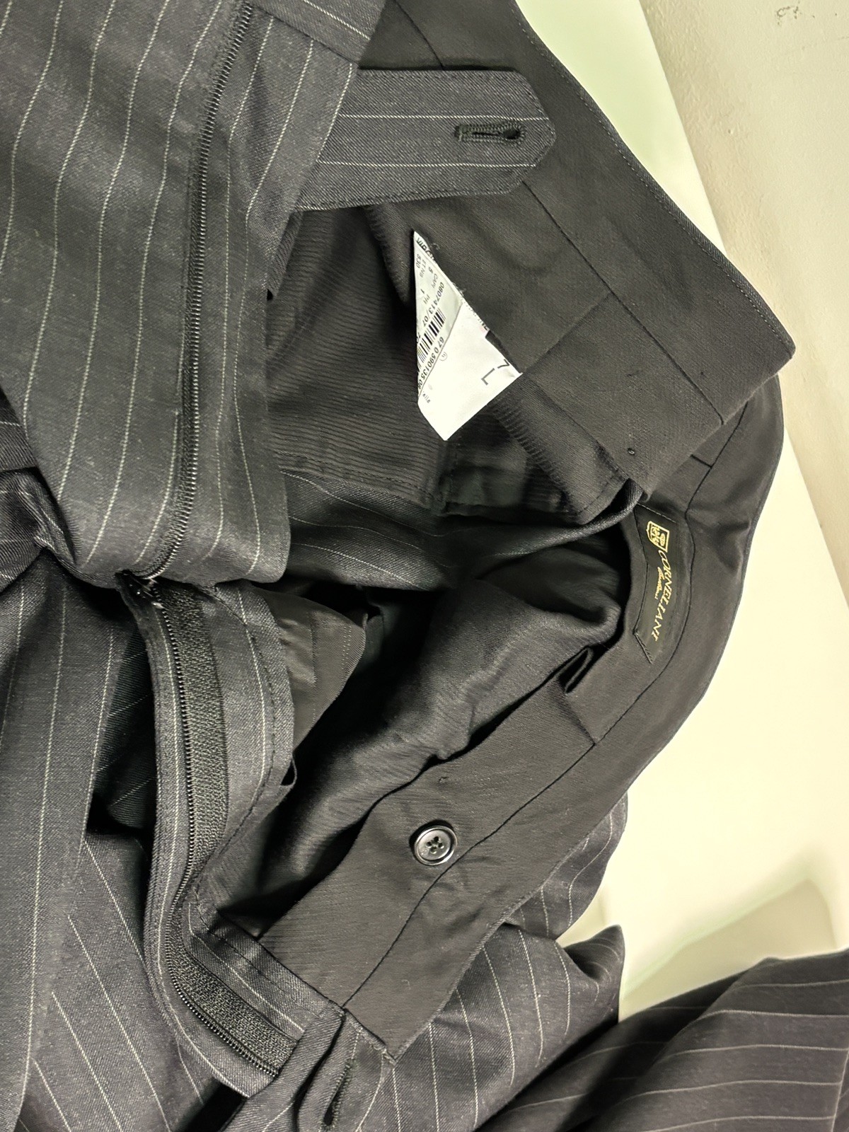 Corneliani Italy Super Fine Wool Suit 48L EU 58 Graphite Pinstripe Luxury
