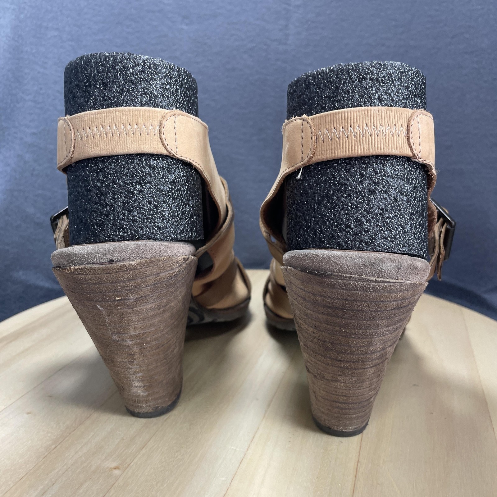 OTBT Strappy Leather Heel ESTIMATED Womens Sz 10?? Beige Tan Lt Brown Wrap