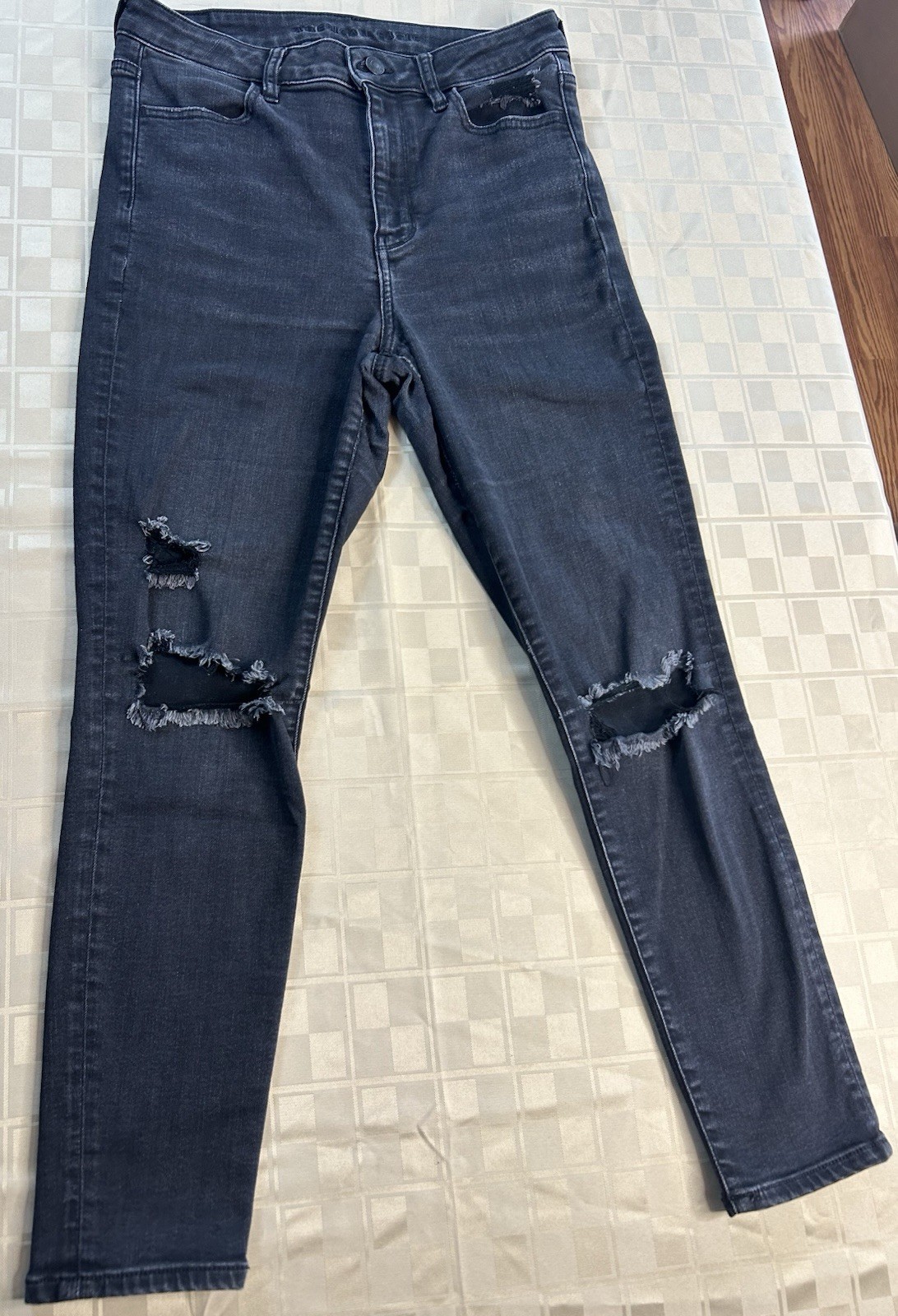 American Eagle | W10 Short | Black | Next Level Stretch Distressed Jeans