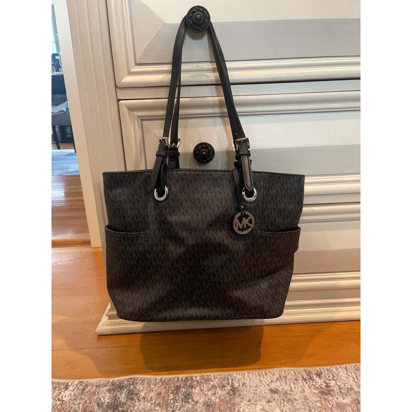 Michael Kors Jet Set Large Logo Signature East West Tote Bag in Black