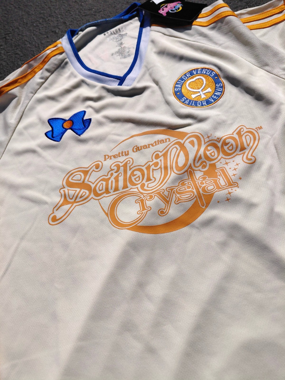 BoxLunch Sailor Moon Crystal Sailor Venus Mesh V-Neck Embroidered Tee L