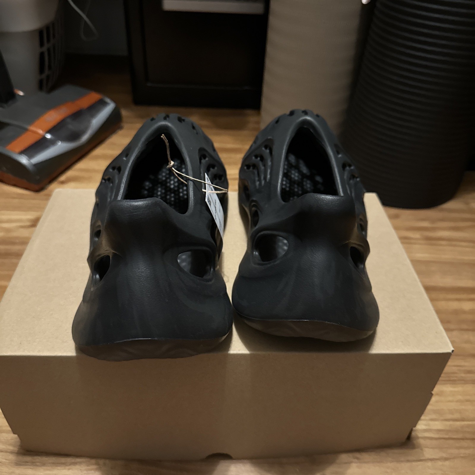 Adidas Yeezy Carbon Men’s Size 11 Foam Runner YZY New With Boxes