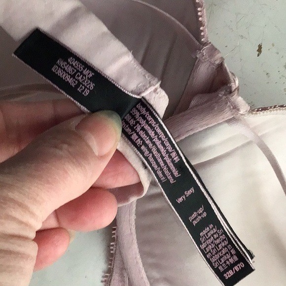 Victorias Secret Very Sexy Strappy Push-Up Bra 32B Lace Light Pink Adjustable St